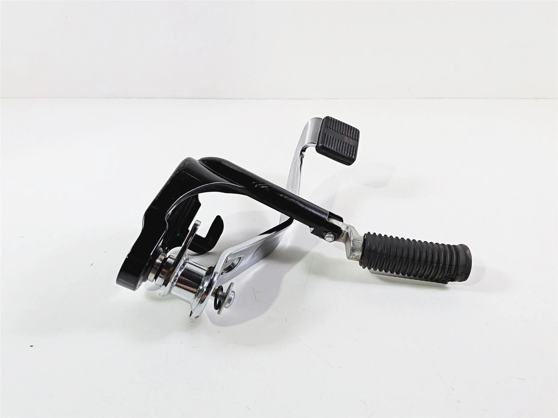 2014 Harley FXSB Softail Breakout Right Foot Peg & Brake Pedal -Read 42508-11BHP - Image 2