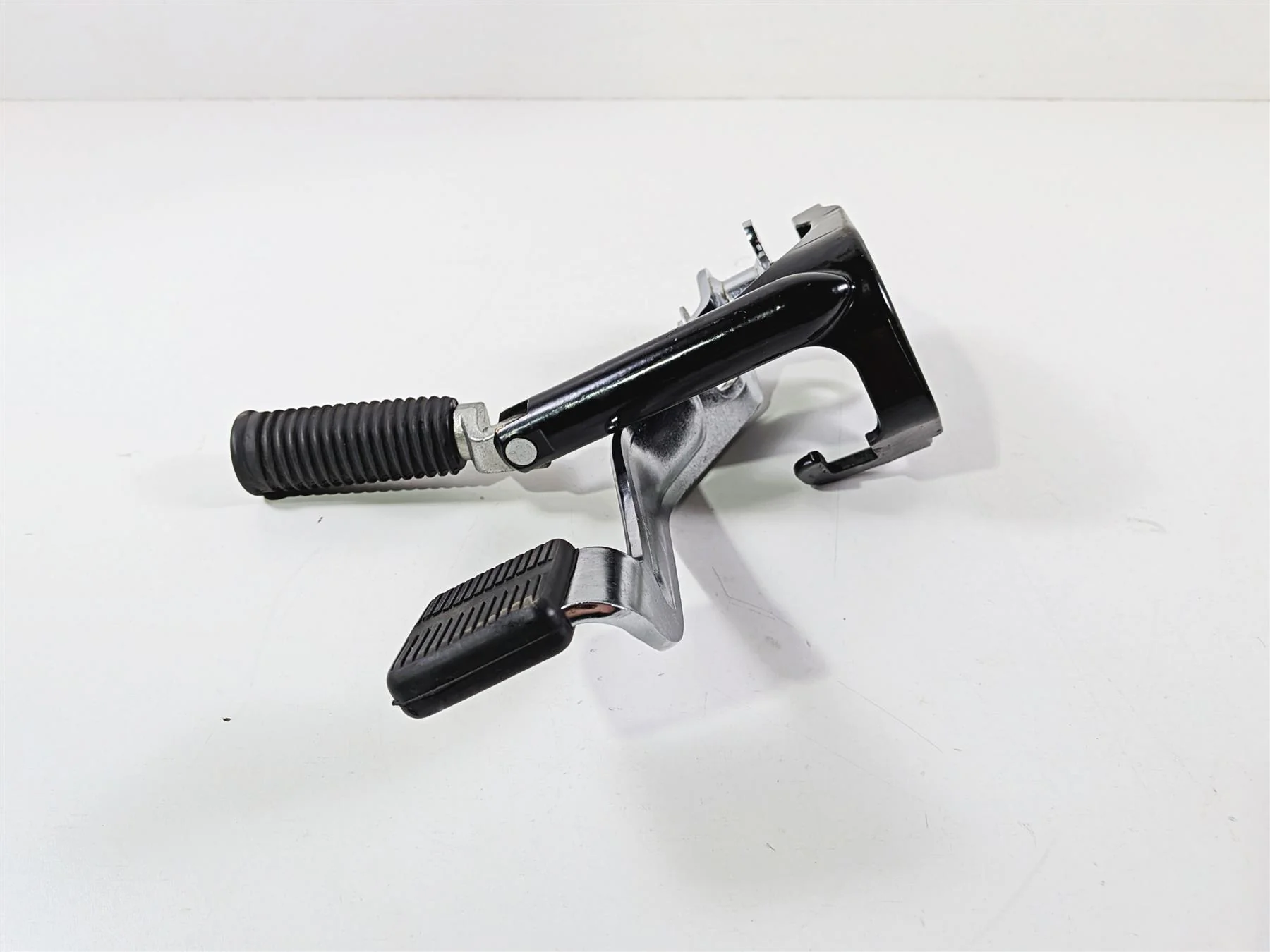 2014 Harley FXSB Softail Breakout Right Foot Peg & Brake Pedal -Read 42508-11BHP - Image 4