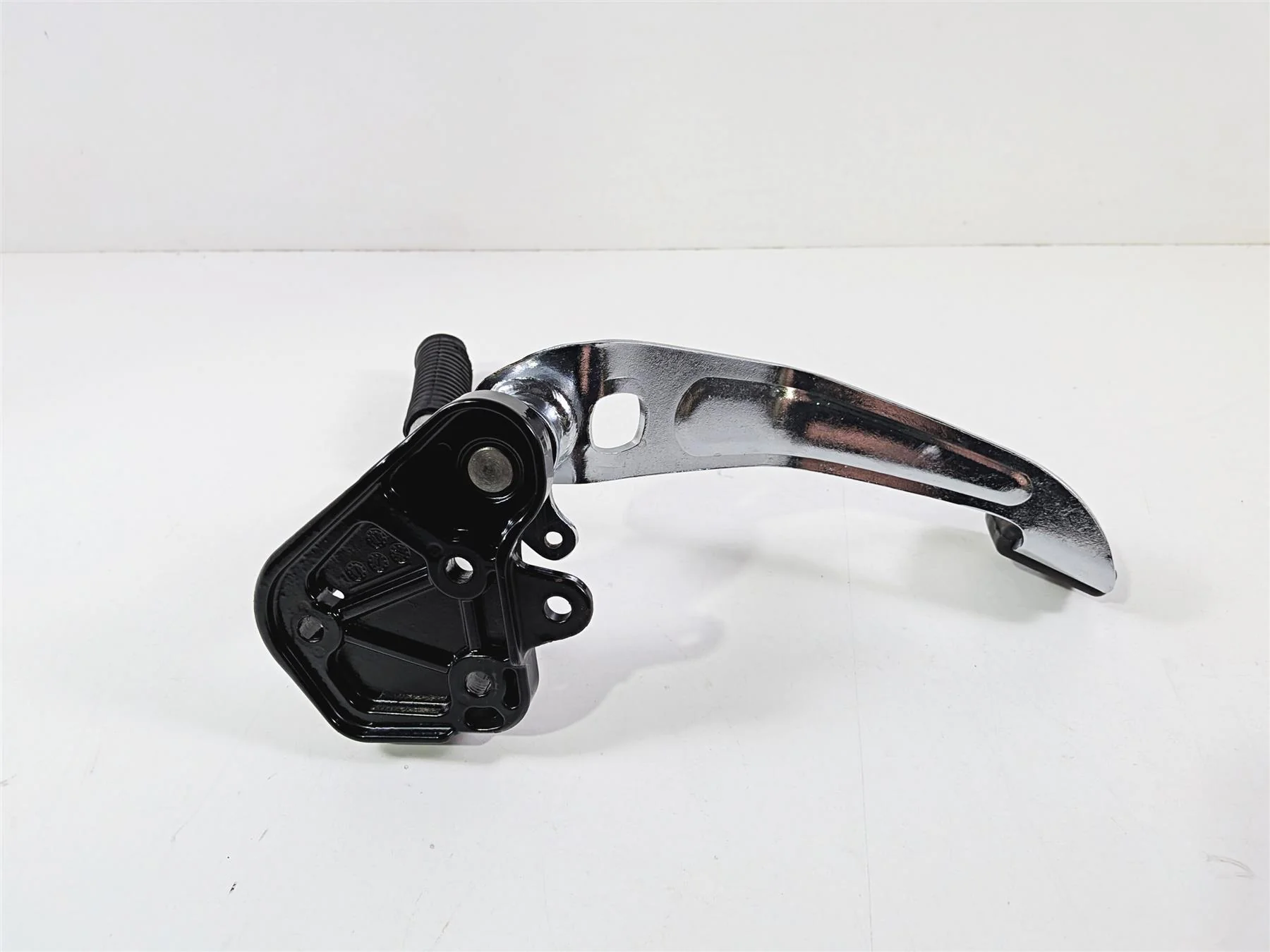 2014 Harley FXSB Softail Breakout Right Foot Peg & Brake Pedal -Read 42508-11BHP - Image 7