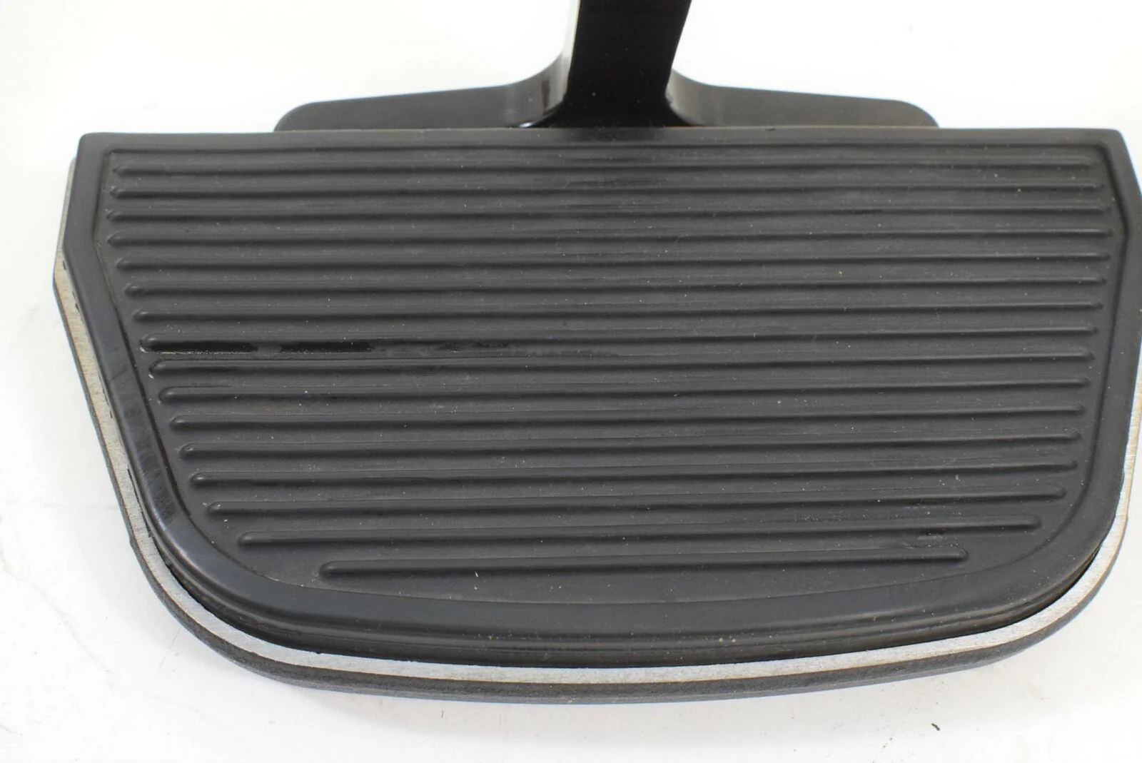 2014 Harley Touring FLHTCU Electra Glide Rear Floorboard Floor Board Set 52719-1 - Image 10
