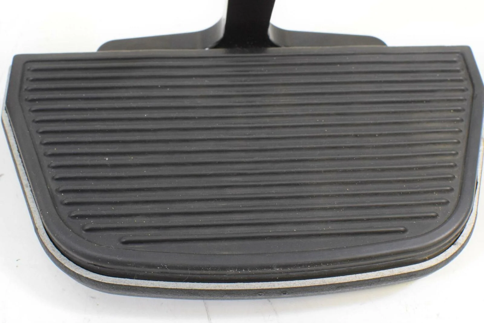2014 Harley Touring FLHTCU Electra Glide Rear Floorboard Floor Board Set 52719-1 - Image 9