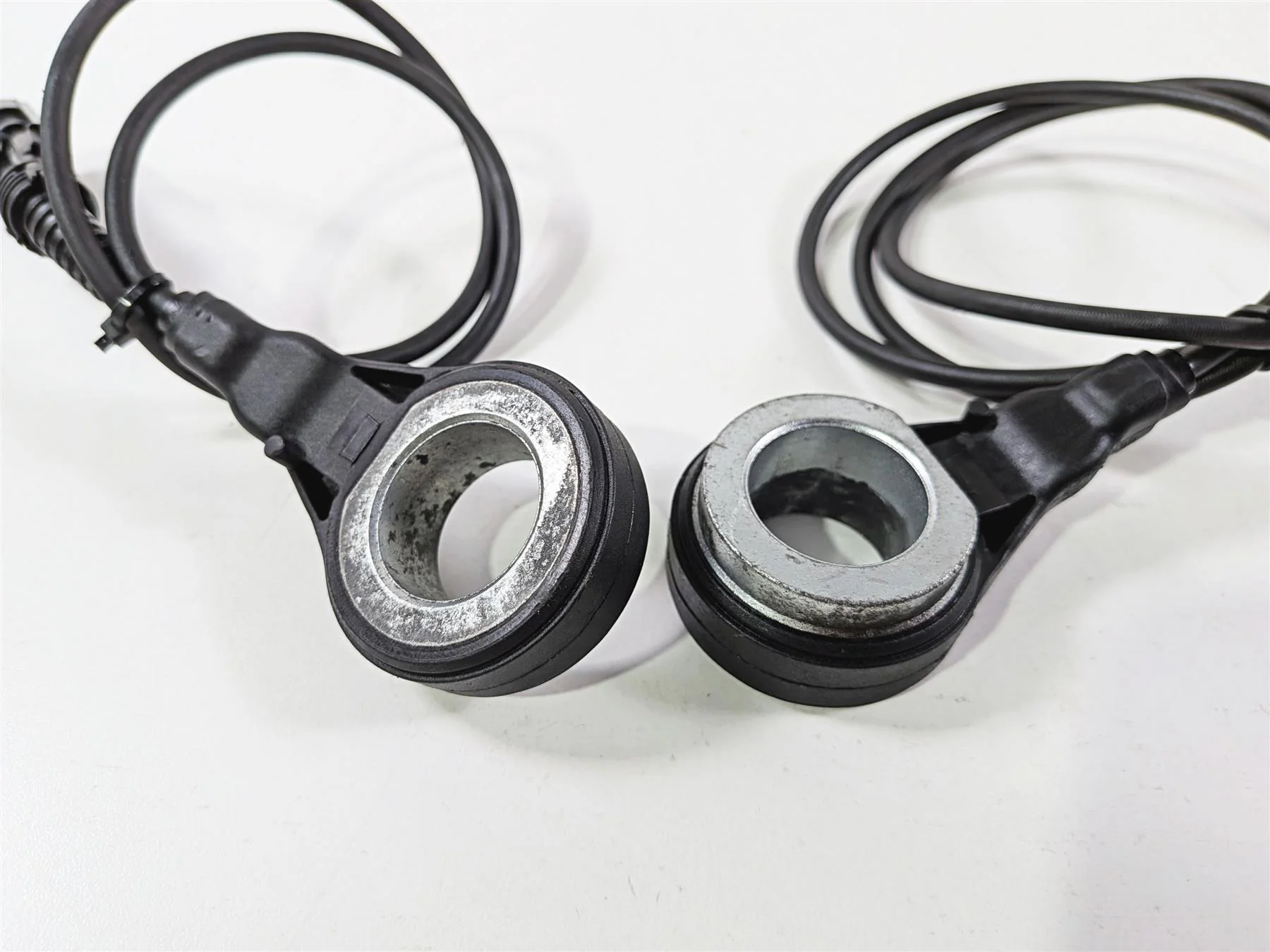 2014 Harley Touring FLHTK Electra Glide Abs Brake Wheel Sensor Set 32700015 - Image 10