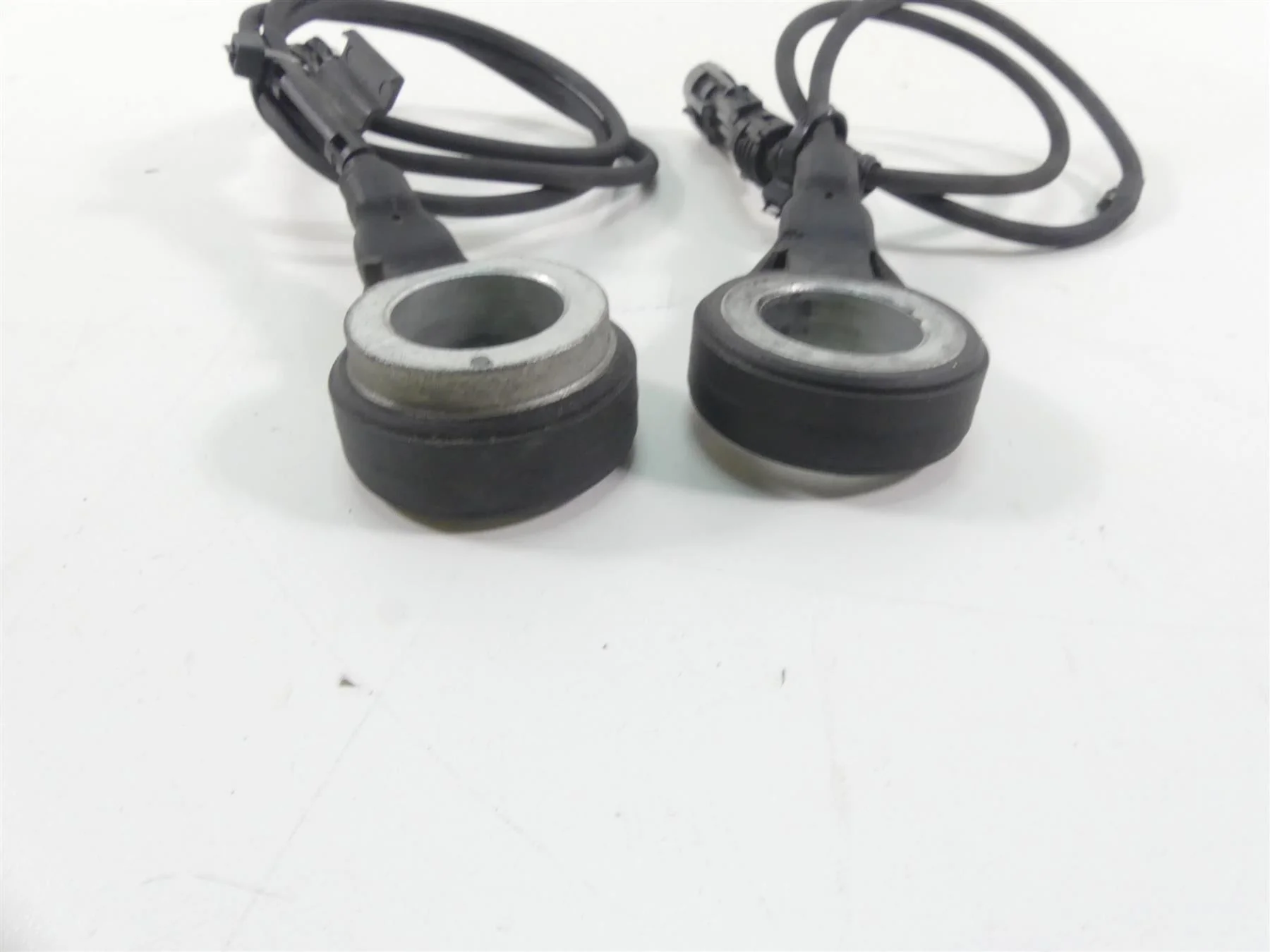 2014 Harley Touring FLHTK Electra Glide Abs Brake Wheel Speed Sensors 40615-08 - Image 4