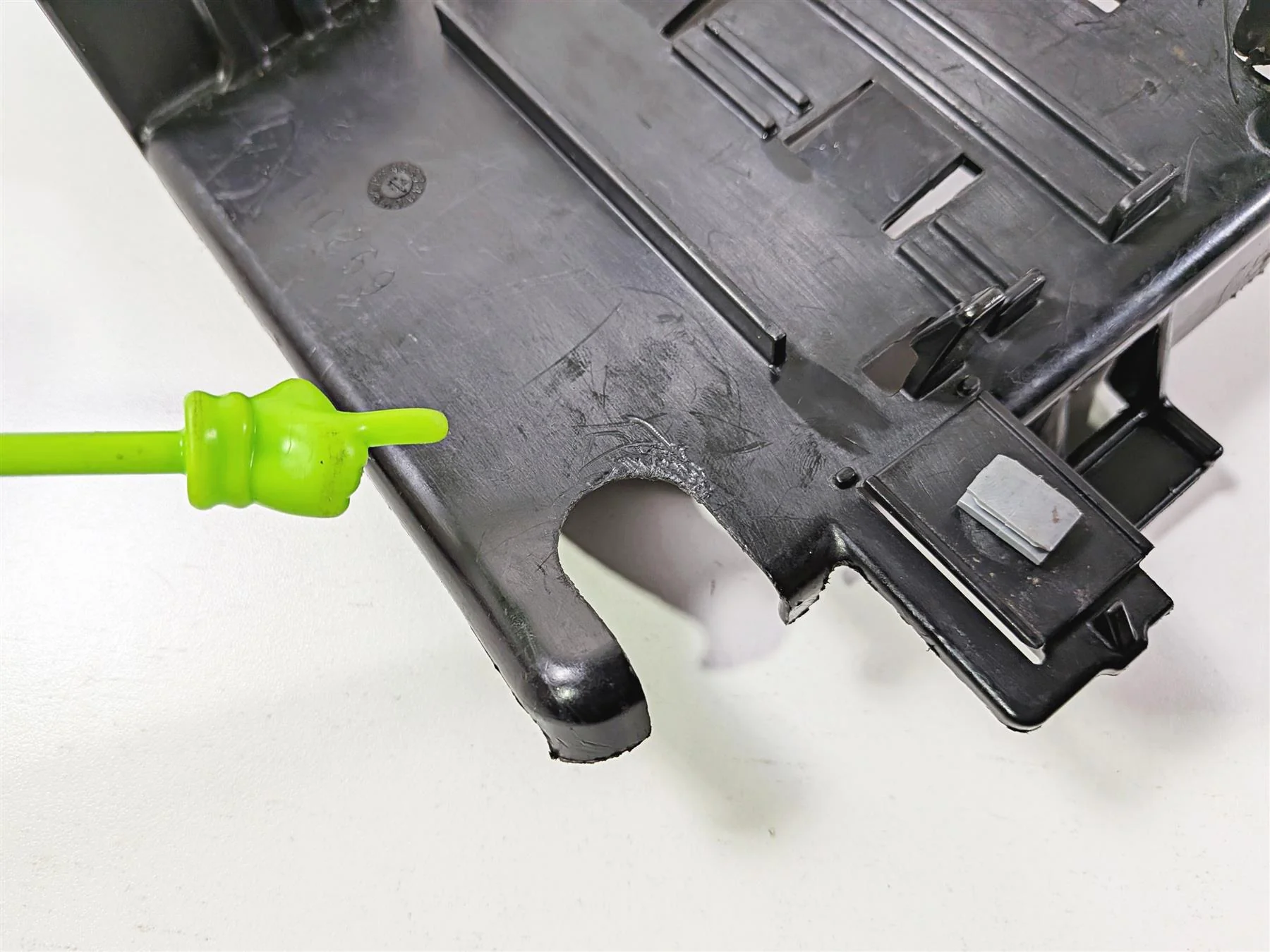 2014 Harley Touring FLHTK Electra Glide Battery & Ecm Holder - Read 66000010A - Image 12