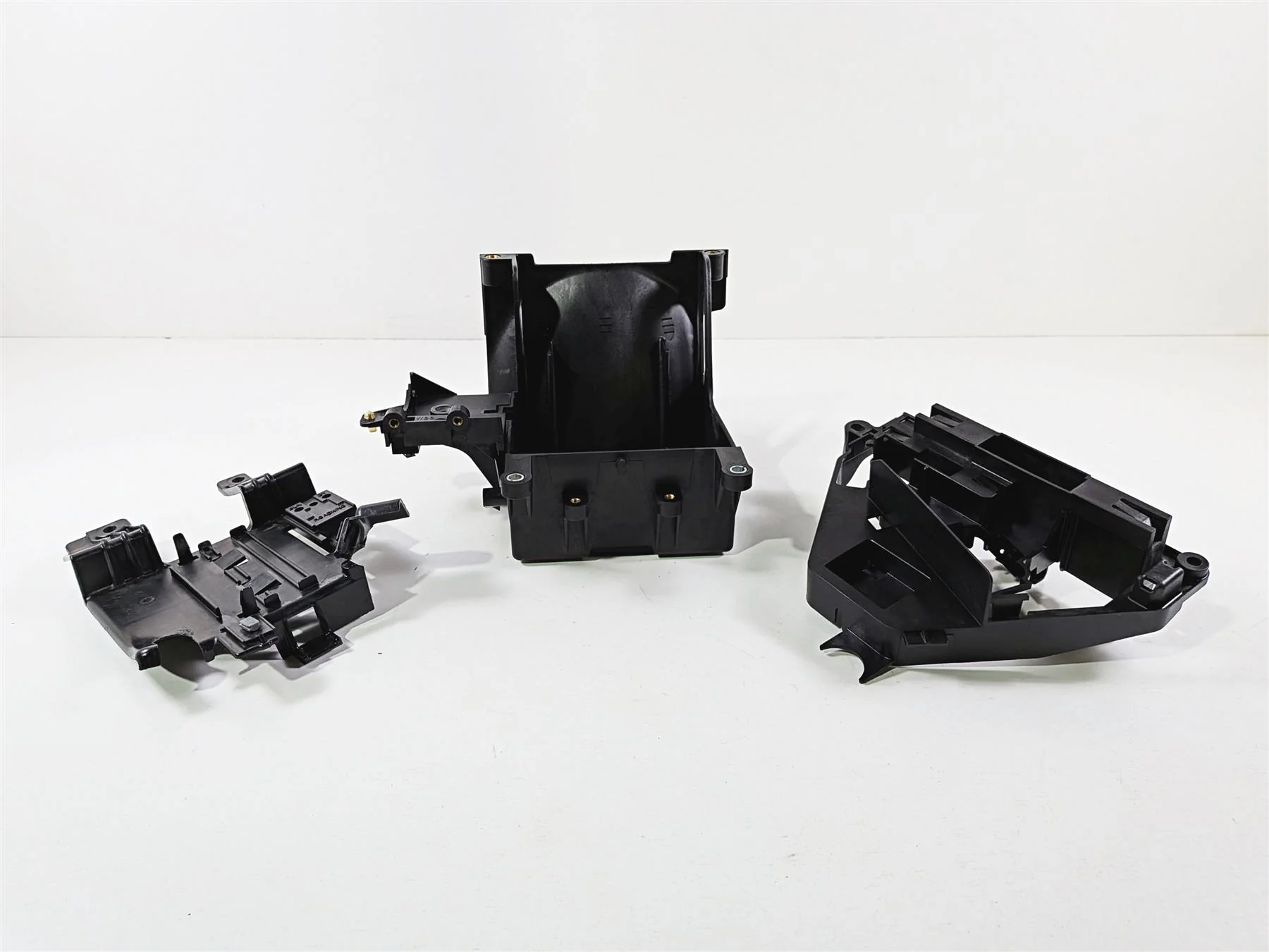 2014 Harley Touring FLHTK Electra Glide Battery & Ecm Holder - Read 66000010A - Image 16