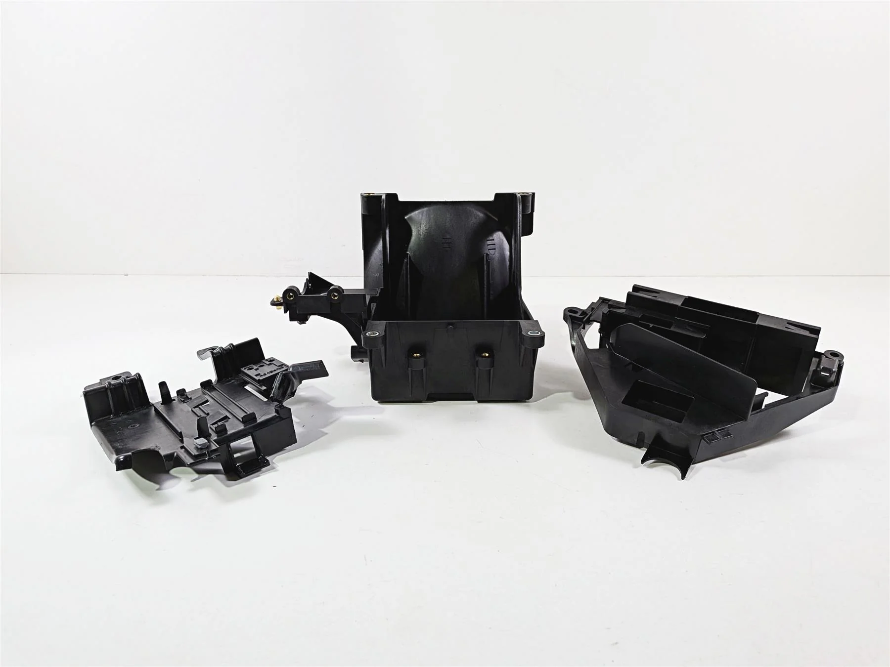 2014 Harley Touring FLHTK Electra Glide Battery & Ecm Holder - Read 66000010A - Image 2