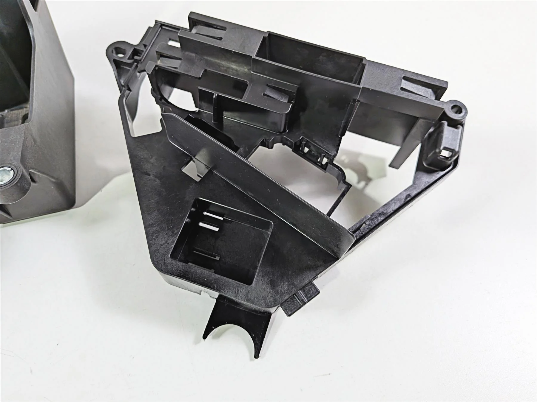 2014 Harley Touring FLHTK Electra Glide Battery & Ecm Holder - Read 66000010A - Image 5