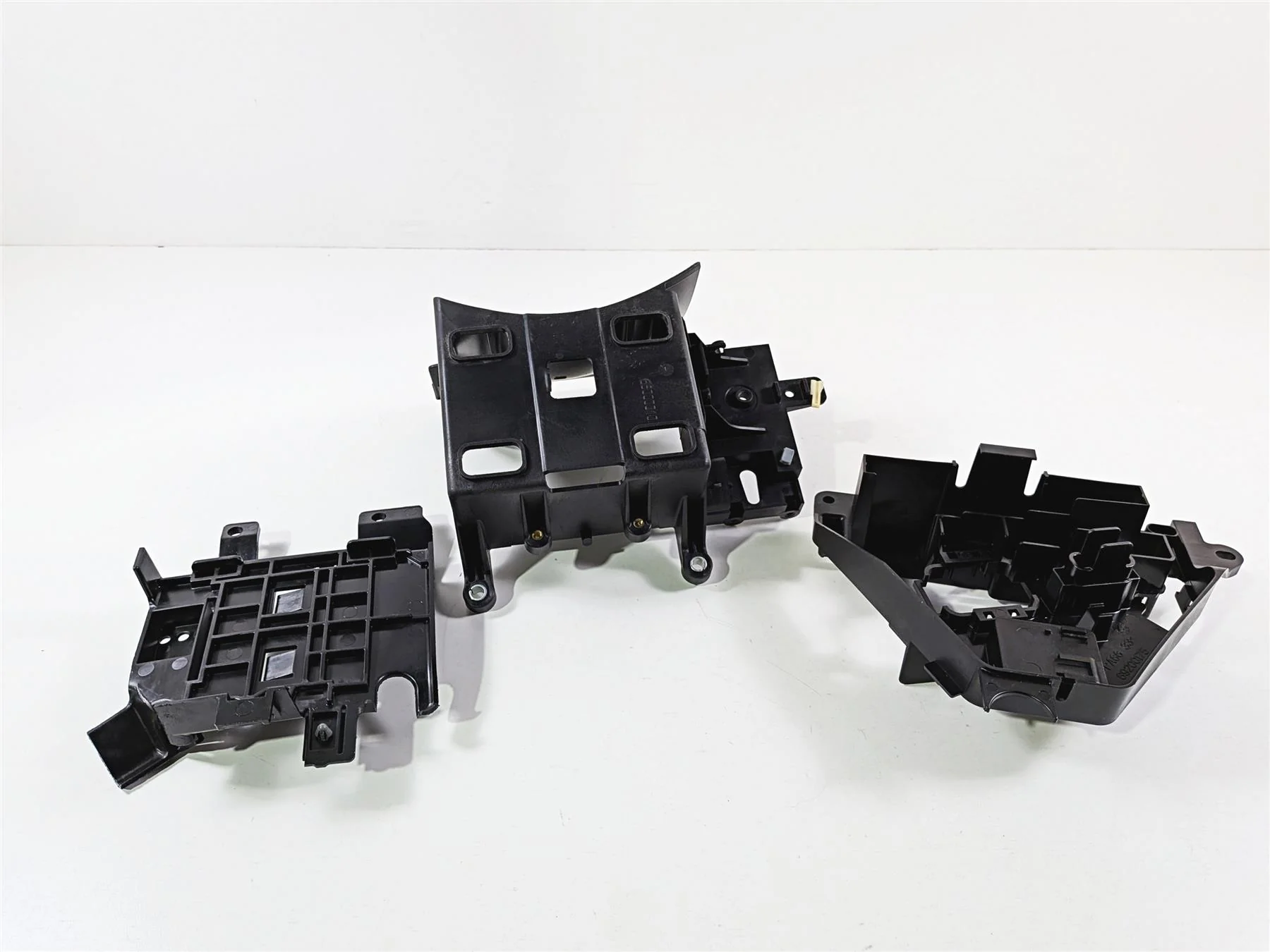 2014 Harley Touring FLHTK Electra Glide Battery & Ecm Holder - Read 66000010A - Image 8