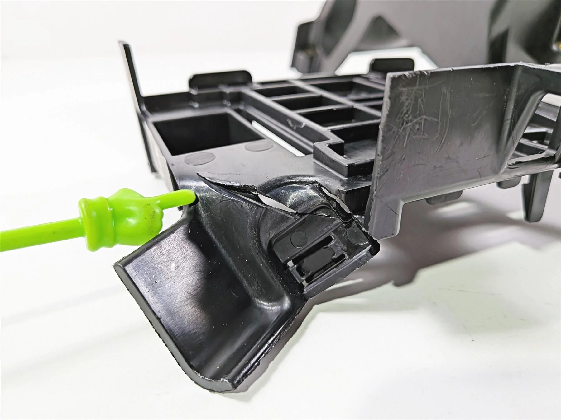 2014 Harley Touring FLHTK Electra Glide Battery & Ecm Holder - Read 66000010A - Image 9