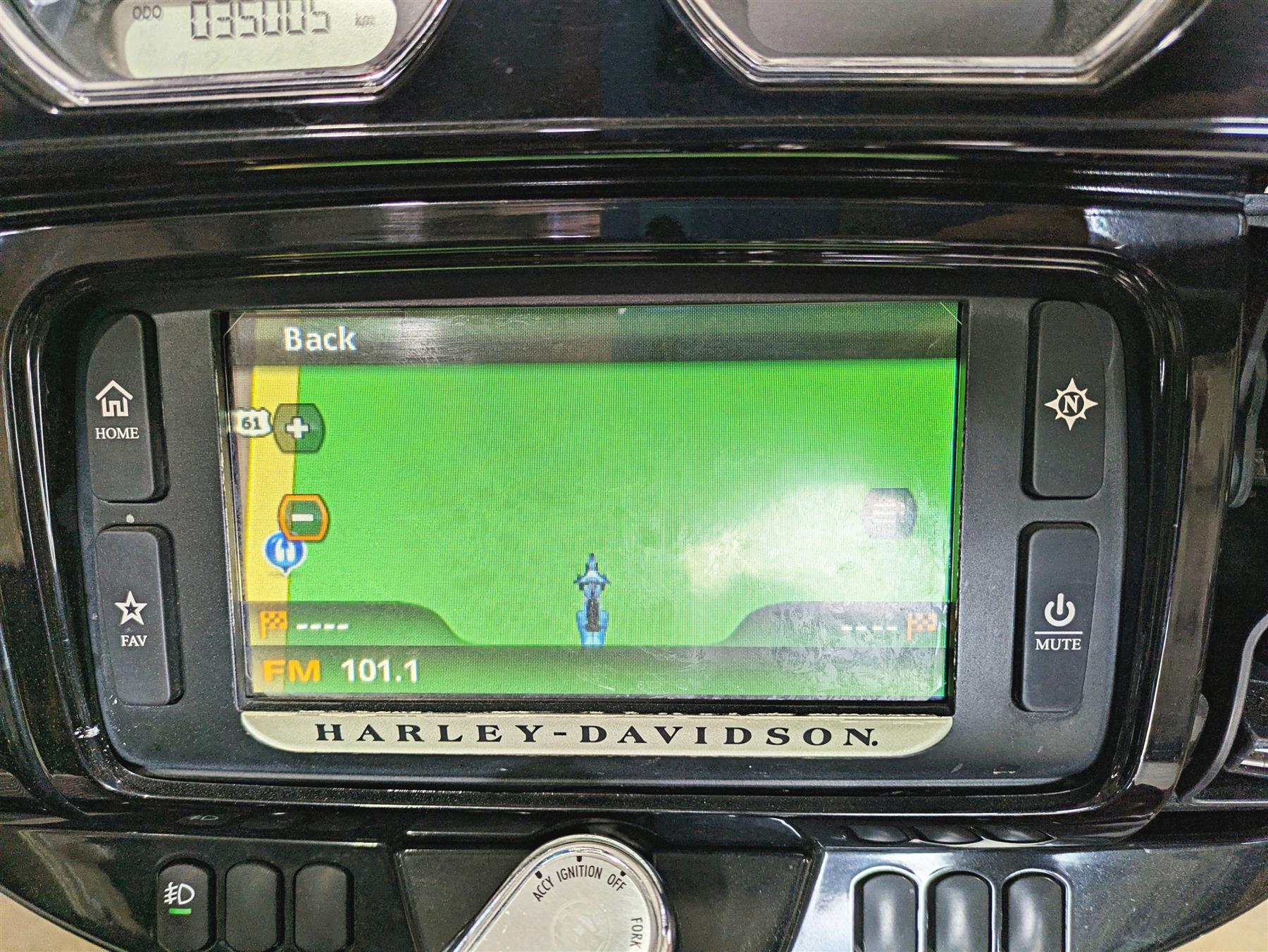 2014 Harley Touring FLHTK Electra Glide Boom! Box 6.5GT Radio Display 76000076 - Image 2