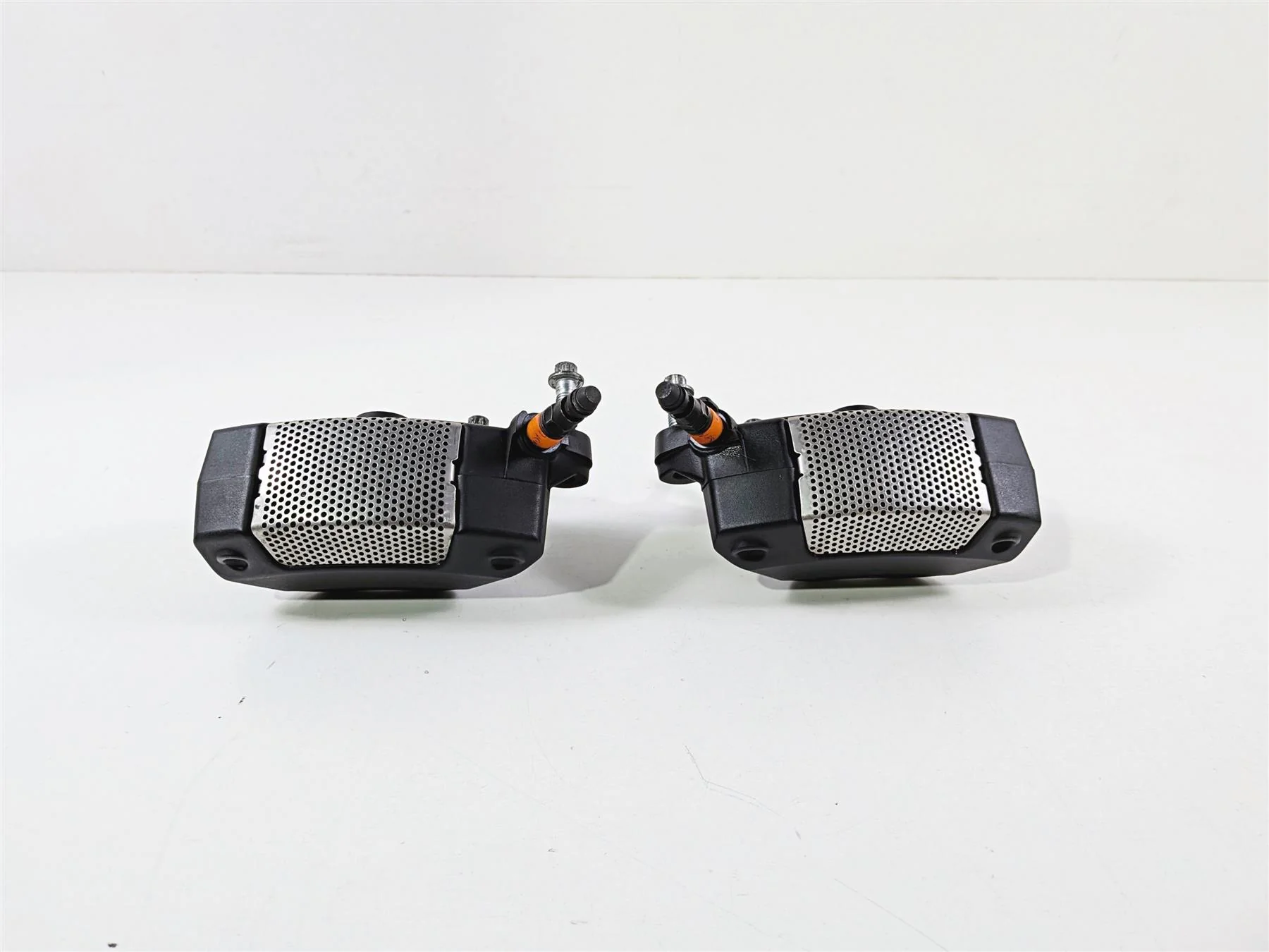 2014 Harley Touring FLHTK Electra Glide Front Brake Caliper Set 43027-08 - Image 4