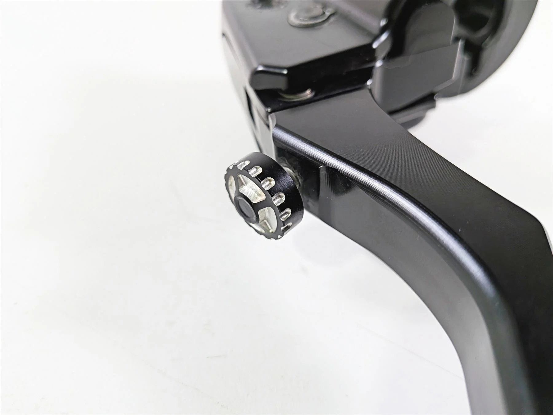 2014 Harley Touring FLHTK Electra Glide Front Brake Master Cylinder 44551-08F - Image 8