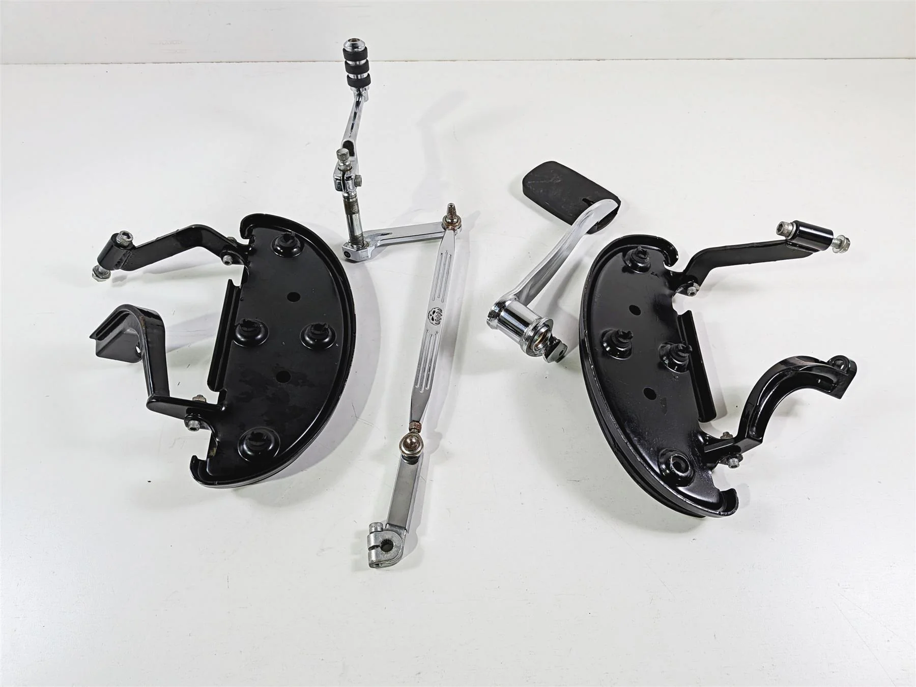 2014 Harley Touring FLHTK Electra Glide Front Floorboard & Lever Set 50621-06 - Image 11