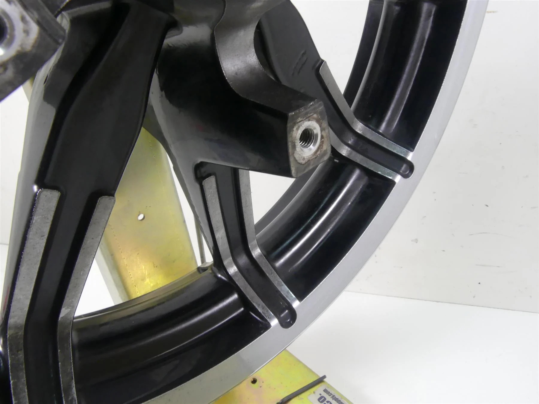 2014 Harley Touring FLHTK Electra Glide Front Impeller Wheel Rim 17x3 43300386 - Image 4
