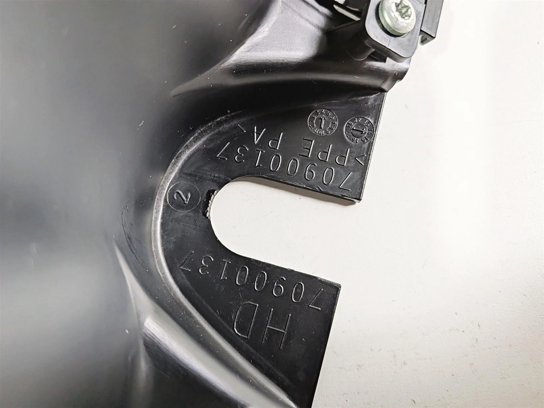 2014 Harley Touring FLHTK Electra Glide Ignition Switch Cover 70900137 - Image 8