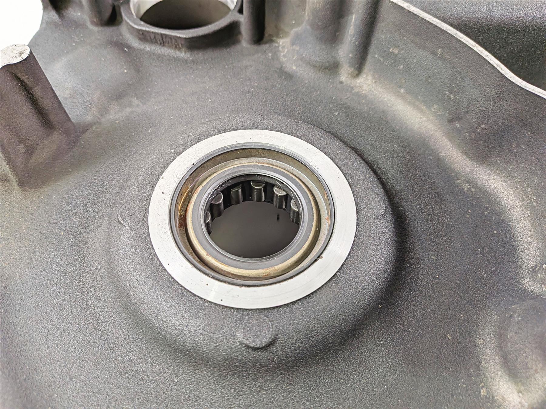 2014 Harley Touring FLHTK Electra Glide Inner Primary Clutch Cover 60677-07A - Image 9