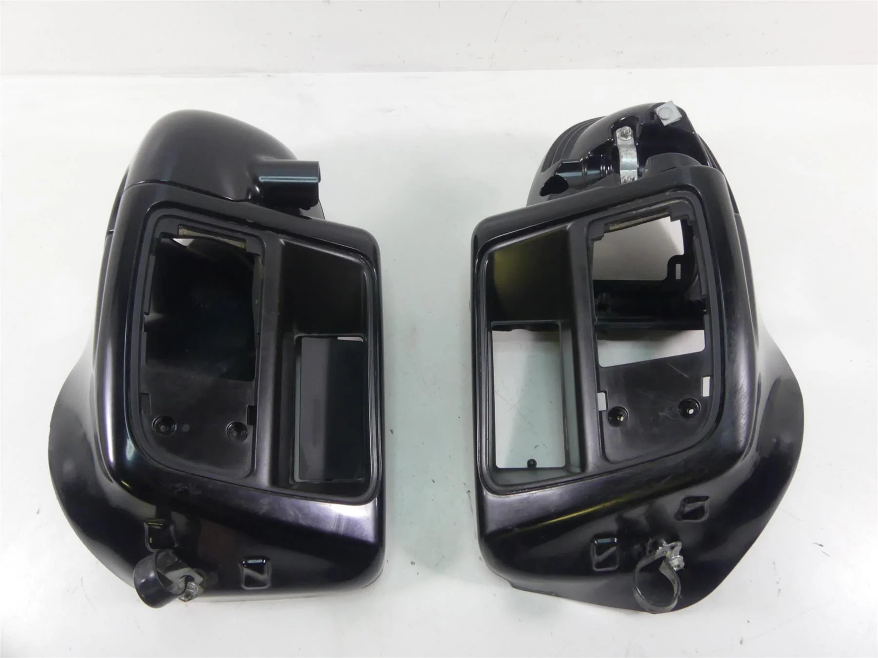 2014 Harley Touring FLHTK Electra Glide Lower Leg Fairing Cover Set 57100112