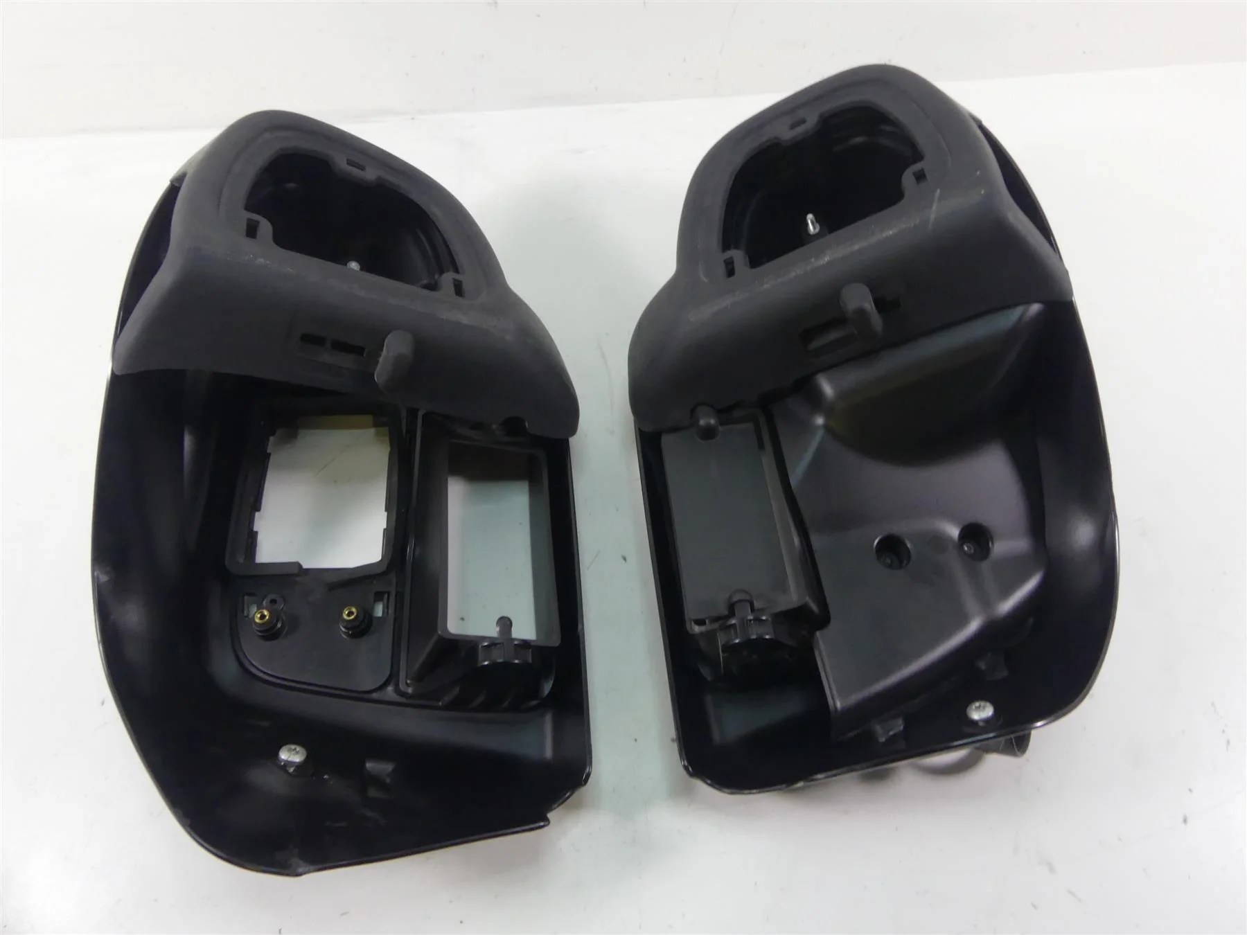 2014 Harley Touring FLHTK Electra Glide Lower Leg Fairing Cover Set 57100112 - Image 2