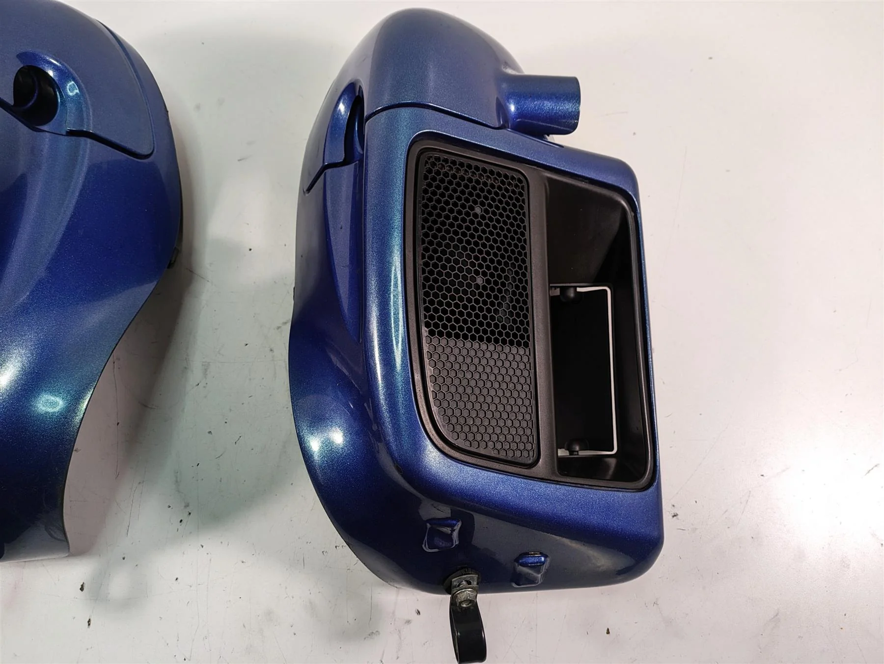 2014 Harley Touring FLHTK Electra Glide Lower Leg Fairing Cover Set 57100112 - Image 4