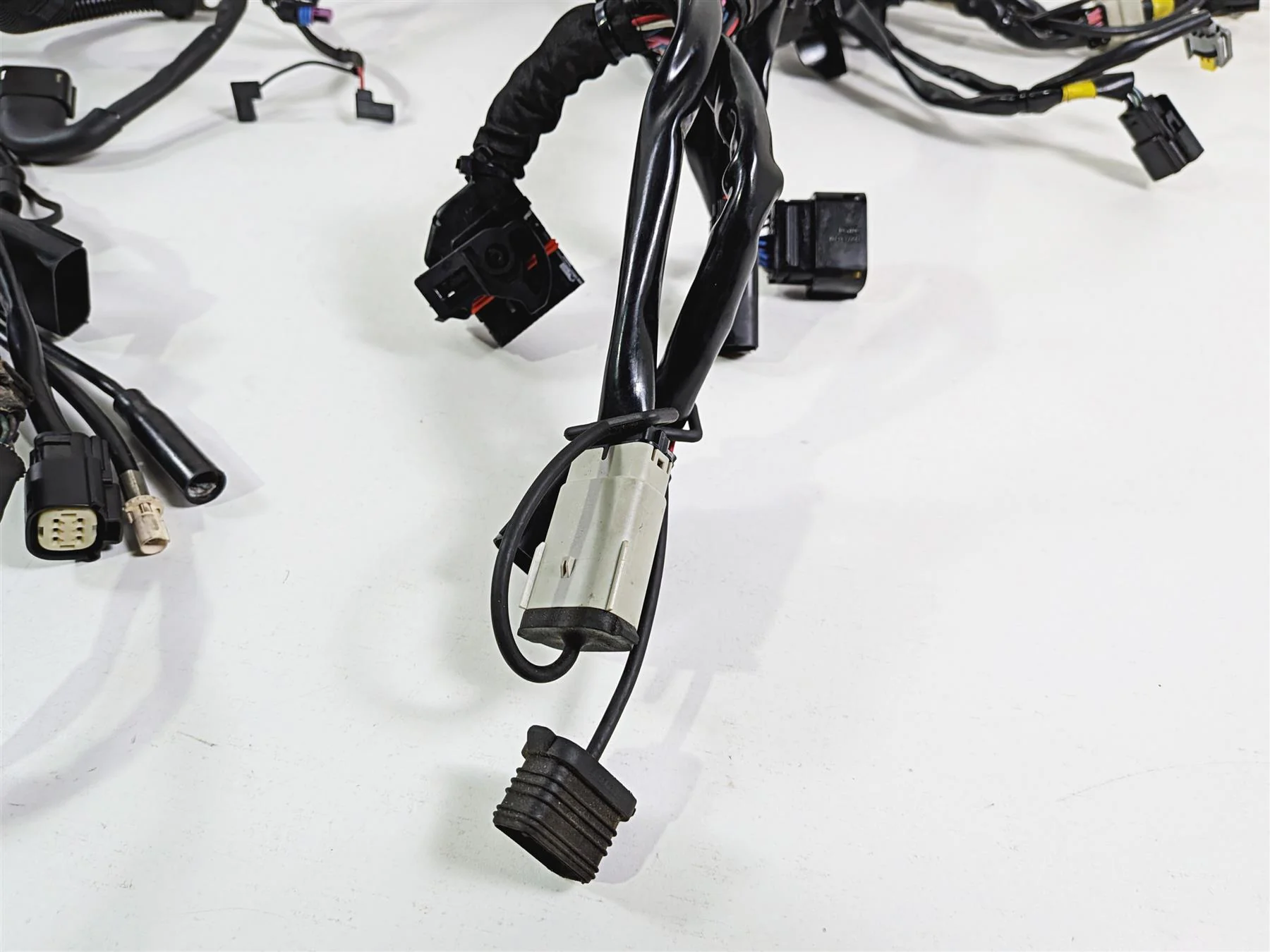 2014 Harley Touring FLHTK Electra Glide Main Wiring Harness Loom Abs 69200118 - Image 6