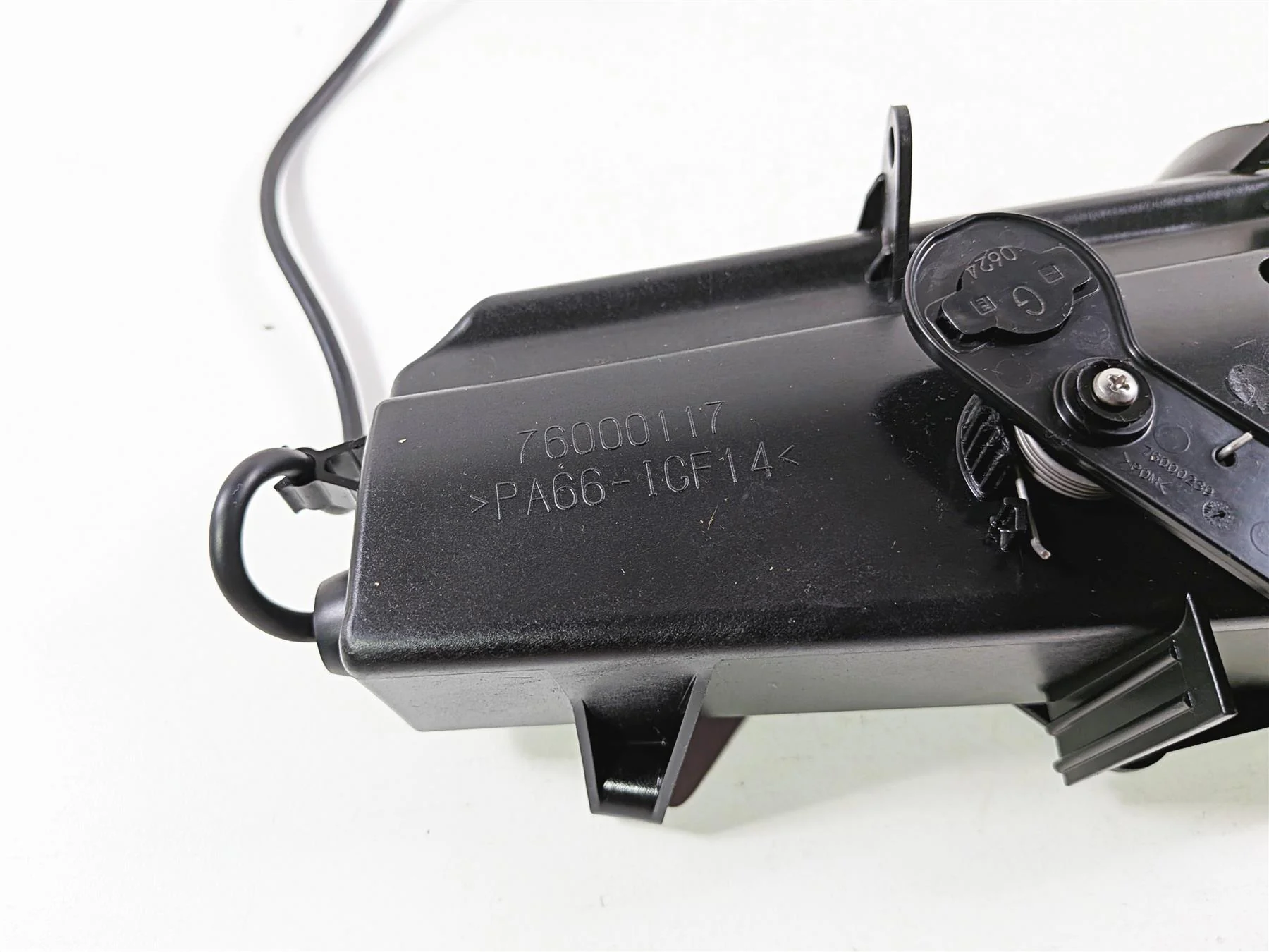 2014 Harley Touring FLHTK Electra Glide Media Phone Compartment Box 76000117 - Image 8