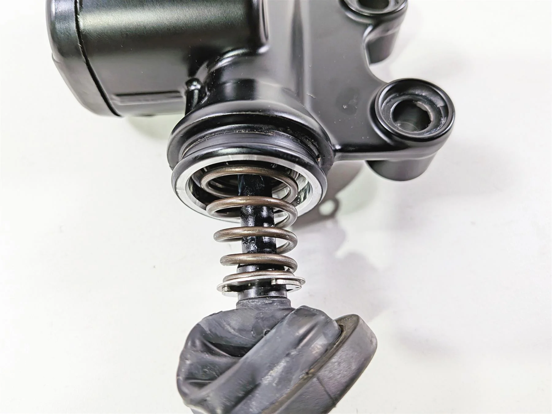 2014 Harley Touring FLHTK Electra Glide Rear Brake Master Cylinder 41700028A - Image 8