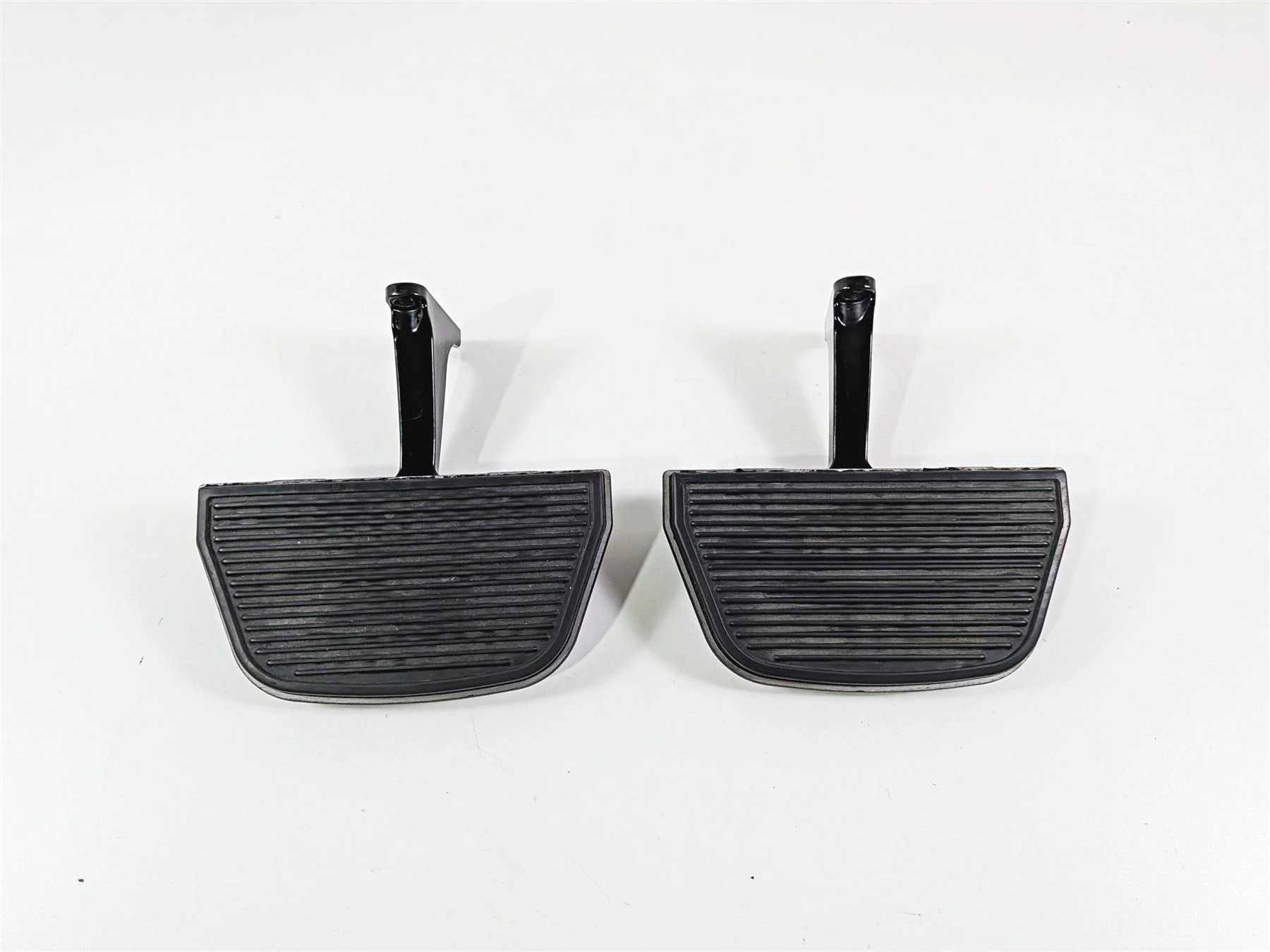2014 Harley Touring FLHTK Electra Glide Rear Passenger Floor Board Set 52719-10 - Image 5