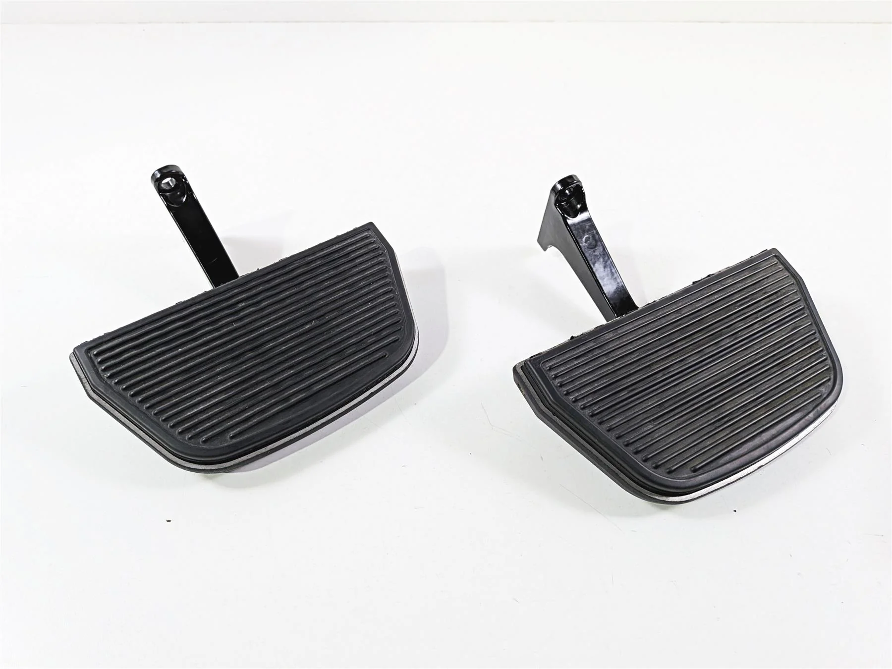 2014 Harley Touring FLHTK Electra Glide Rear Passenger Floor Board Set 52719-10 - Image 7