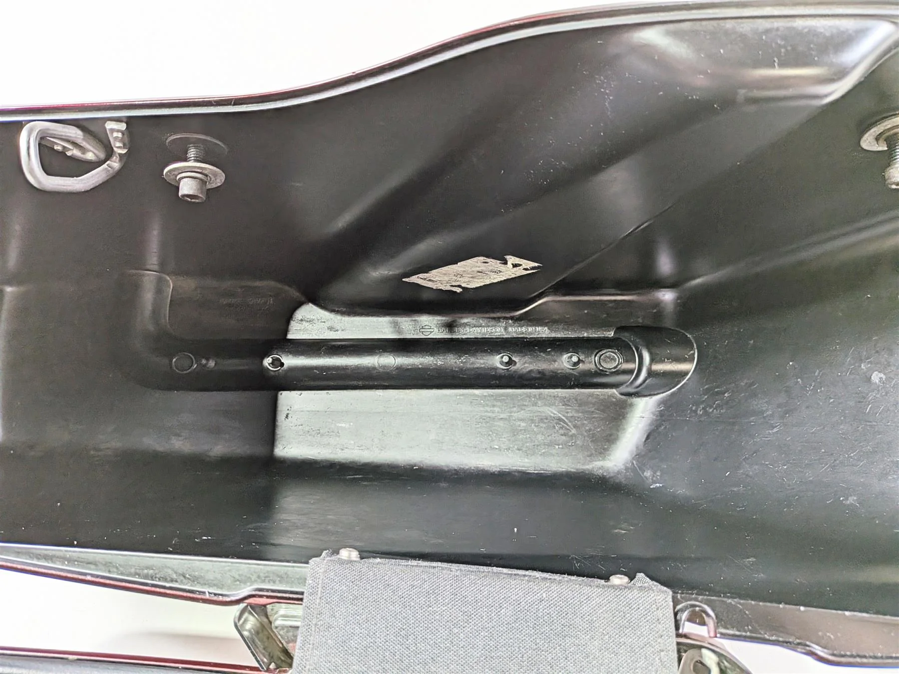 2014 Harley Touring FLHTK Electra Glide Right Saddle Bag Saddlebag 90200412 - Image 8