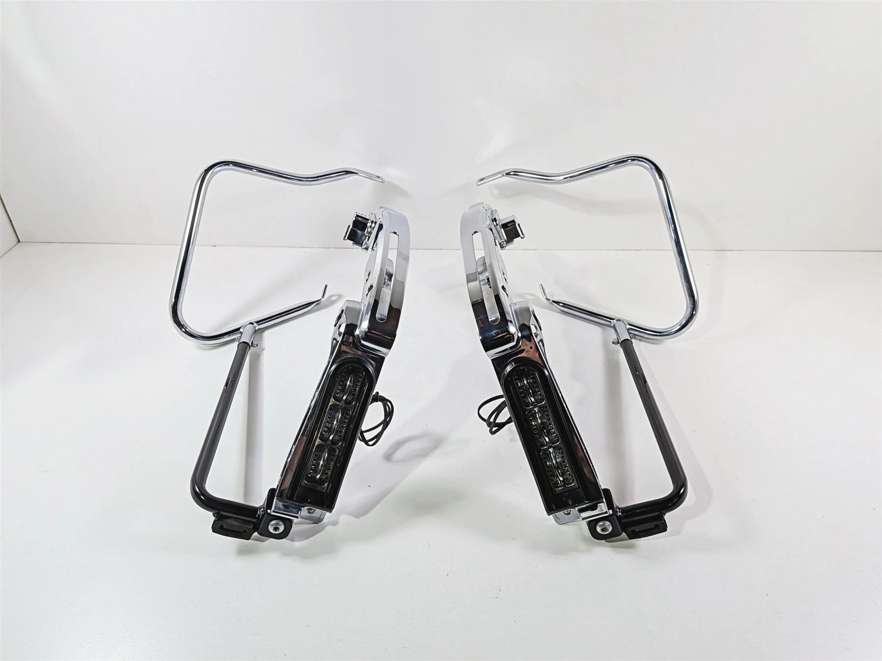 2014 Harley Touring FLHTK Electra Glide Saddlebag Support Holder Set 90200501 - Image 2