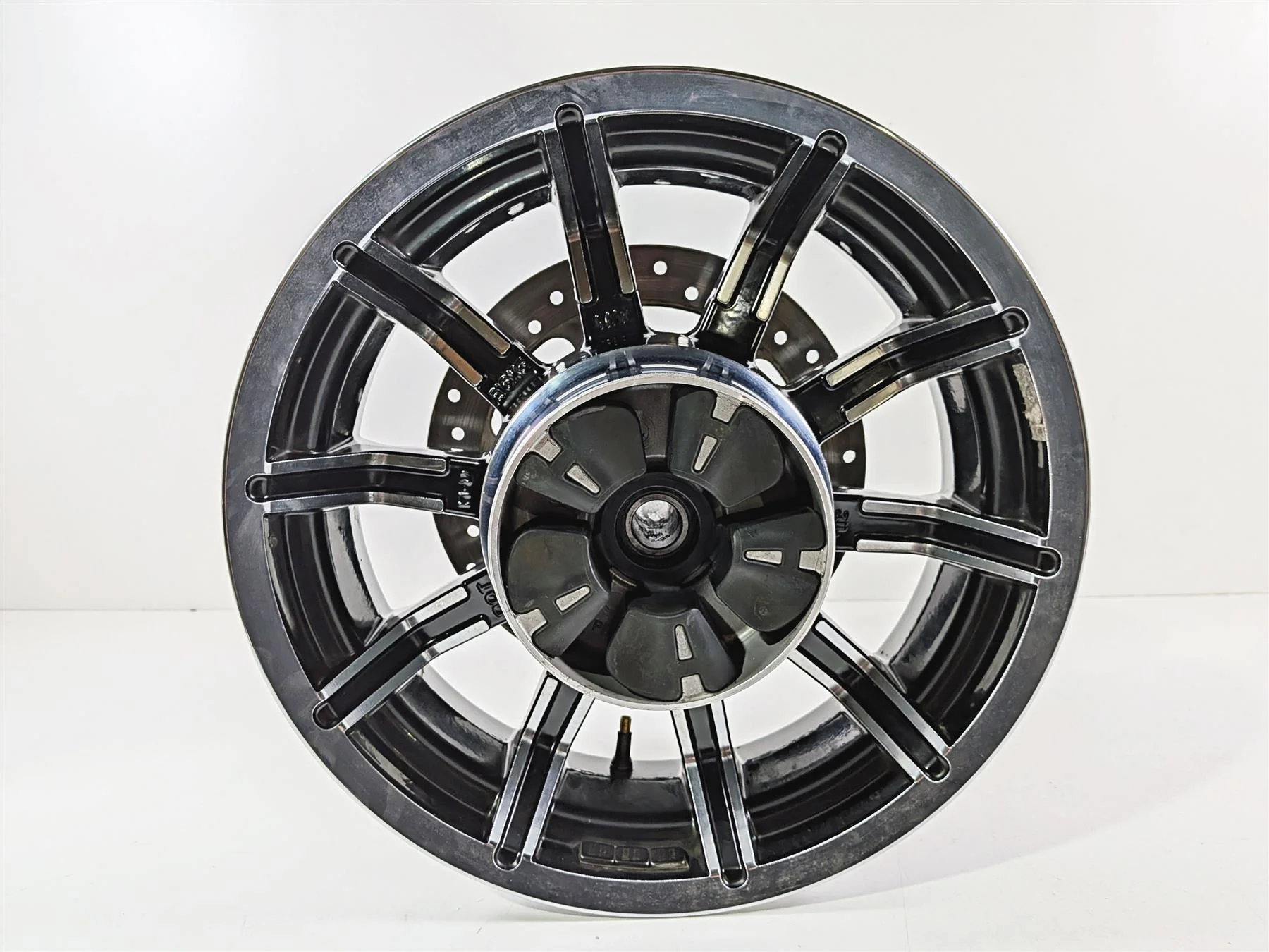 2014 Harley Touring FLHTK Electra Glide Straight 16x5 Rear Wheel 10 Sp 40900391