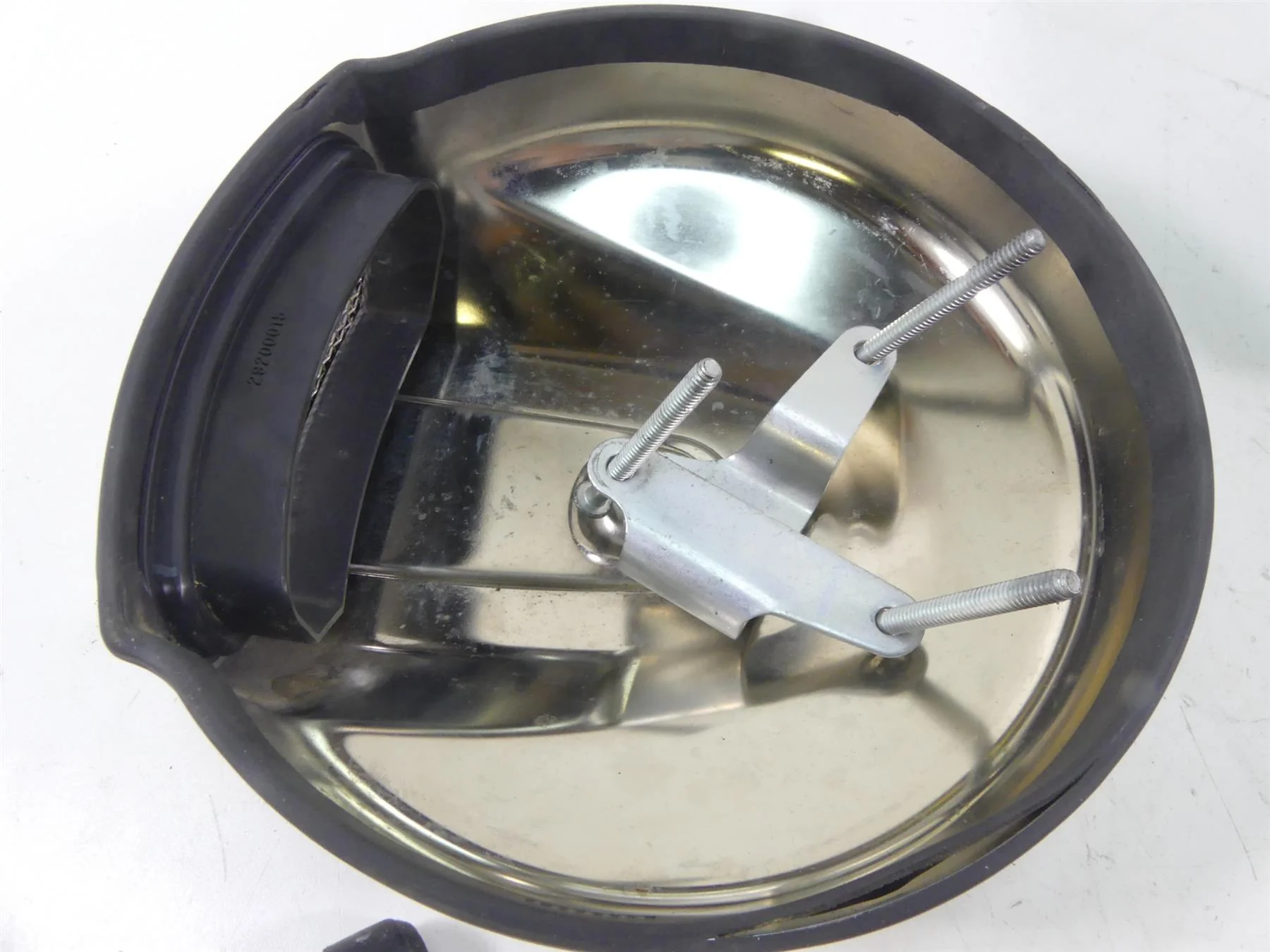 2014 Harley Touring FLHX Street Glide Air Cleaner Filter Breather Box 29000033 - Image 7