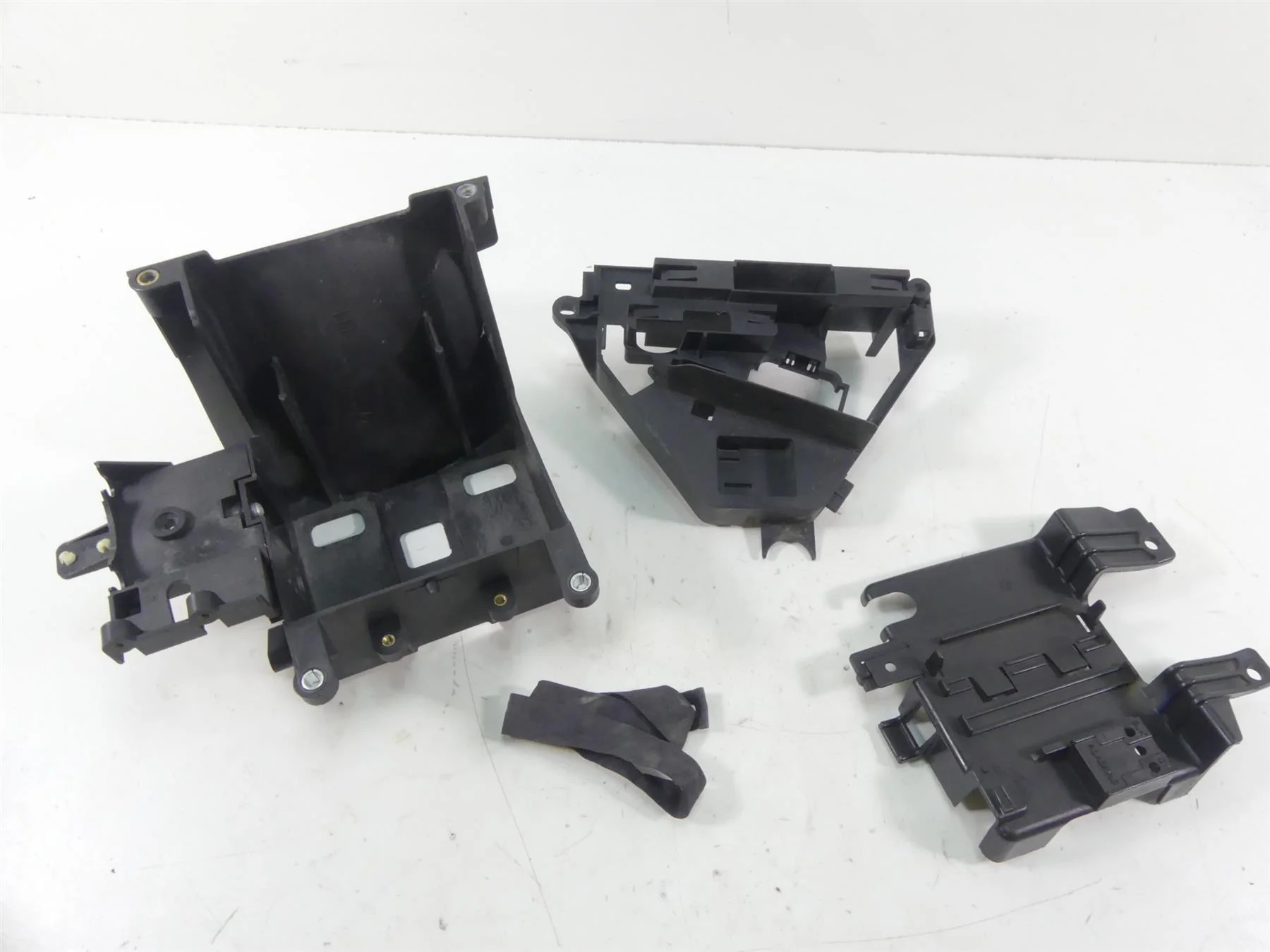 2014 Harley Touring FLHX Street Glide Electrical Battery Holder Set 66000010