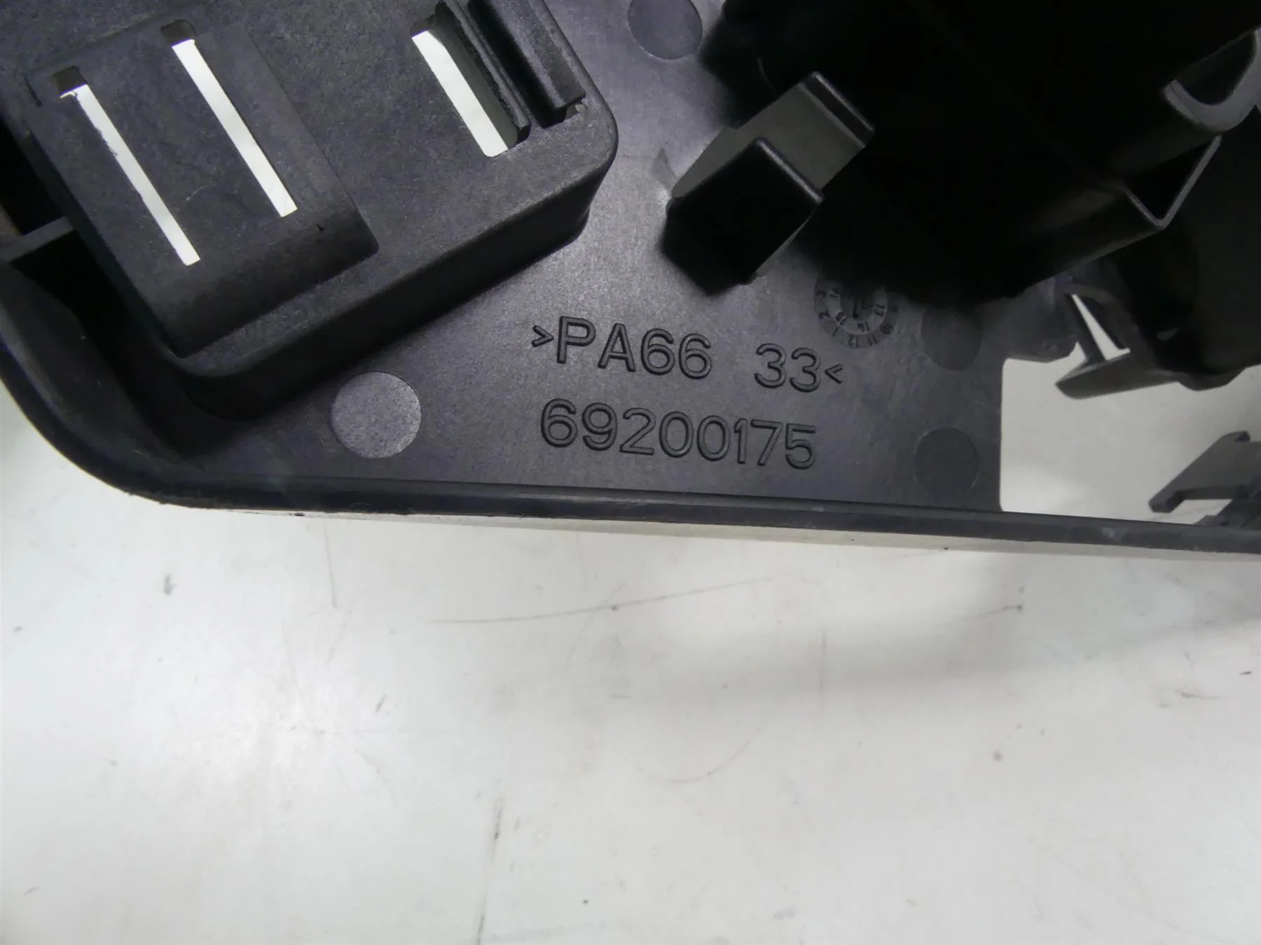 2014 Harley Touring FLHX Street Glide Electrical Battery Holder Set 66000010 - Image 9
