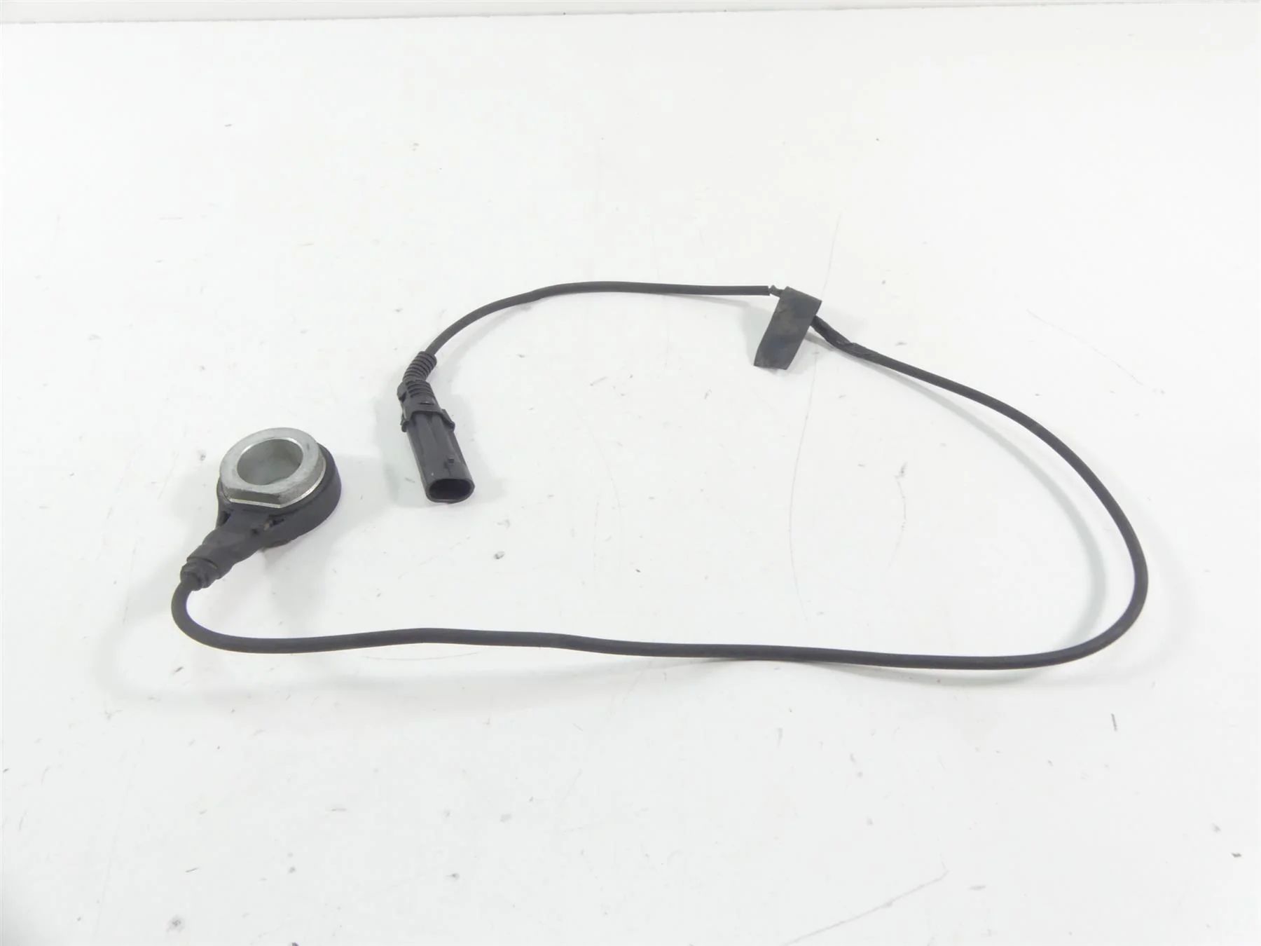 2014 Harley Touring FLHX Street Glide Front Abs Wheel Speed Sensor Read 32700015 - Image 2