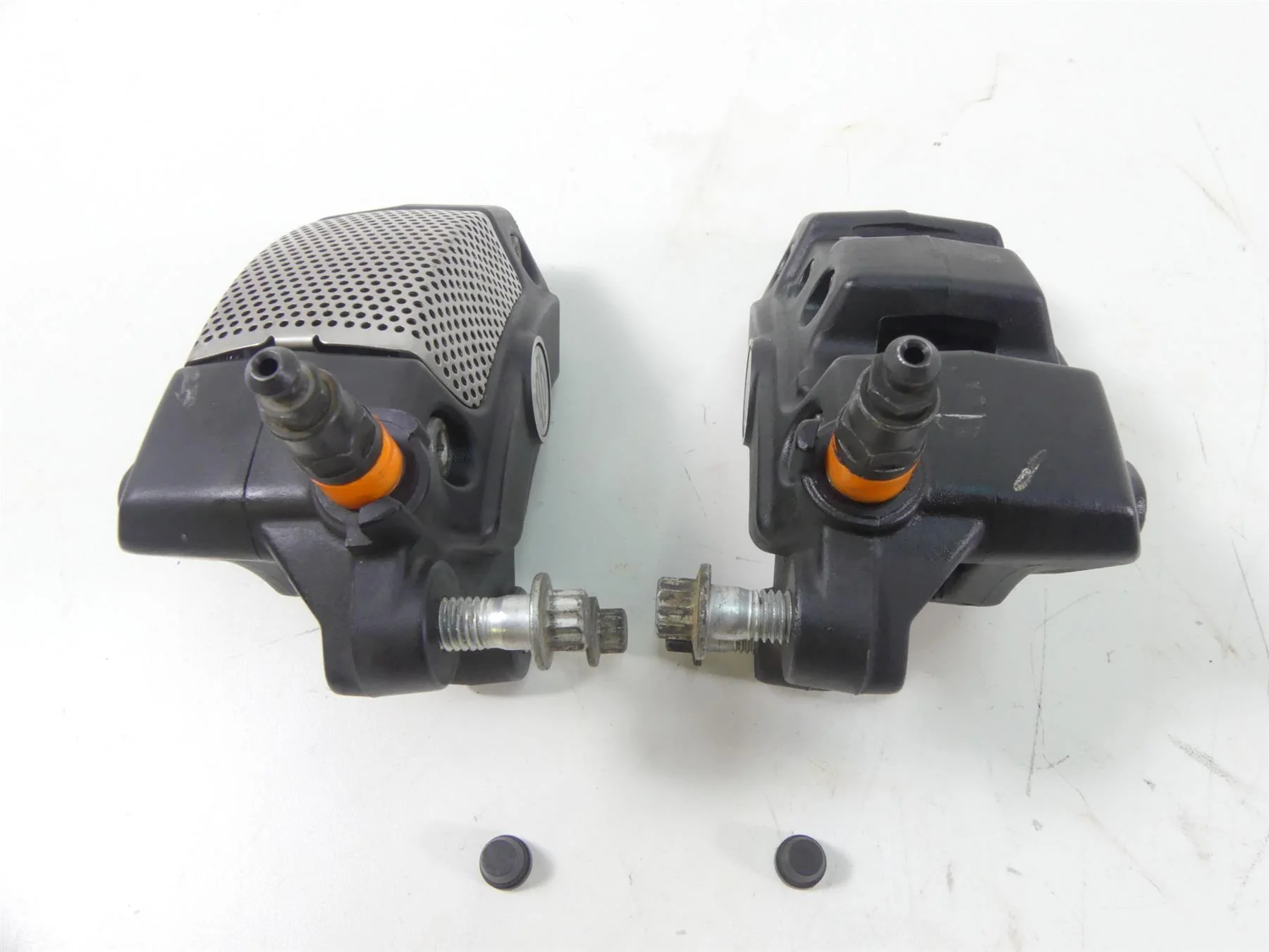 2014 Harley Touring FLHX Street Glide Front Brake Caliper Set - Read 43027-08 - Image 8