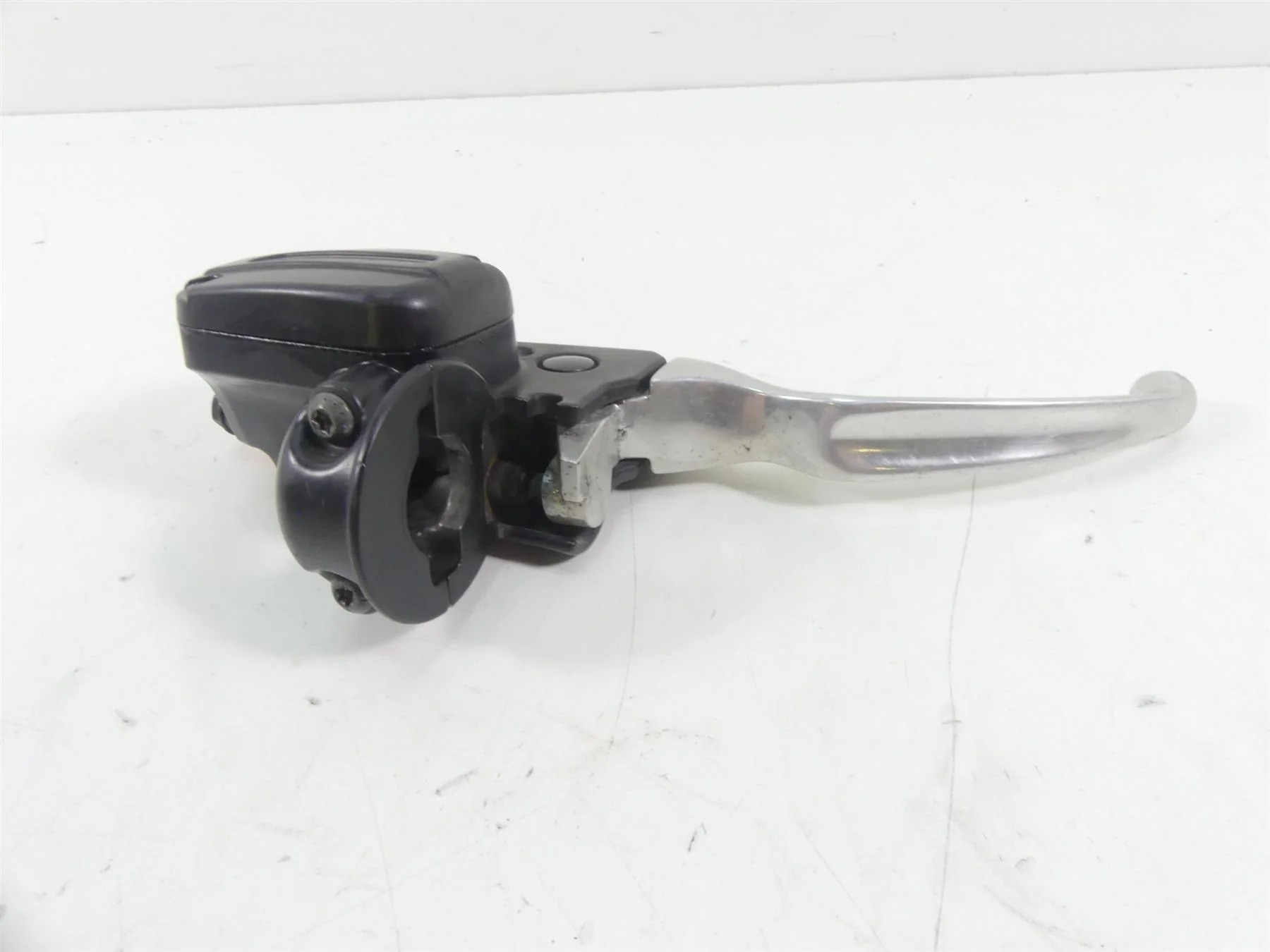 2014 Harley Touring FLHX Street Glide Front Brake Master Cylinder 44551-08F - Image 3