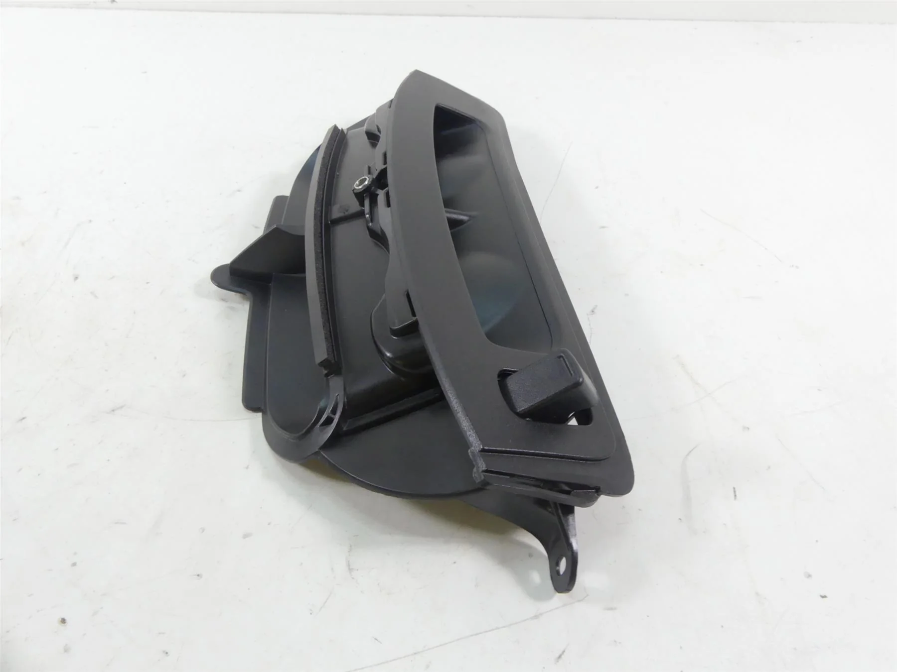 2014 Harley Touring FLHX Street Glide Front Fairing Air Duct Inlet Vent 29200003 - Image 4