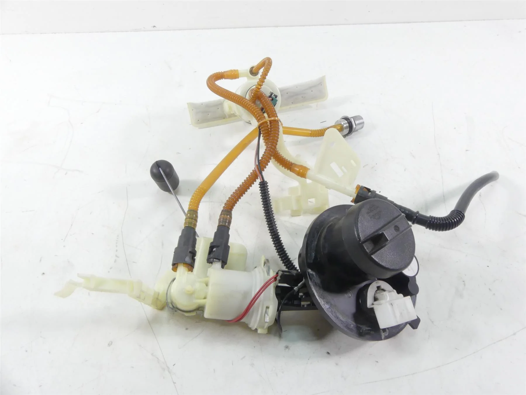2014 Harley Touring FLHX Street Glide Fuel Gas Petrol Pump 62908-08 - Image 2