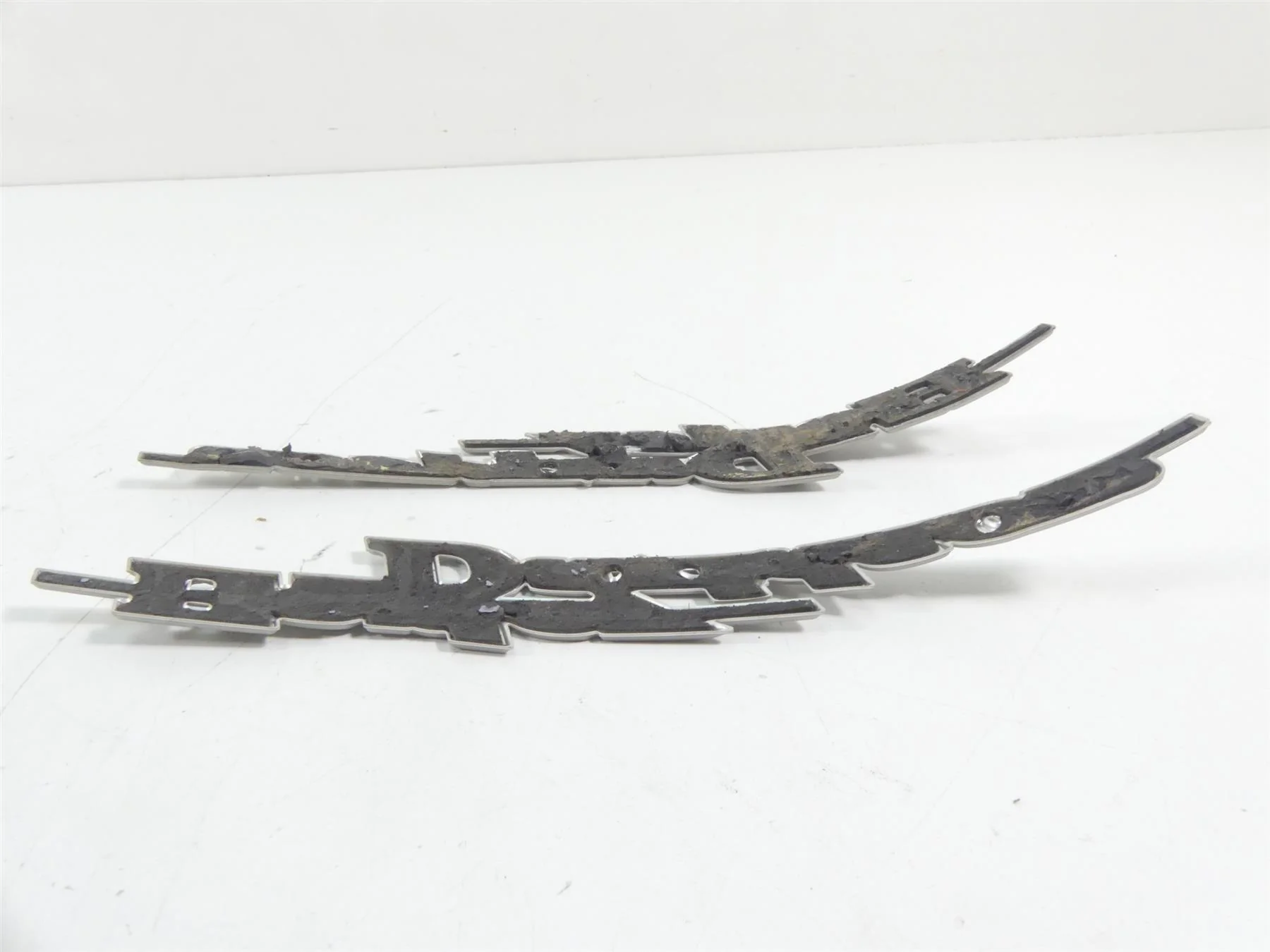 2014 Harley Touring FLHX Street Glide Fuel Tank Emblem Medallion Set 62435-11 - Image 5