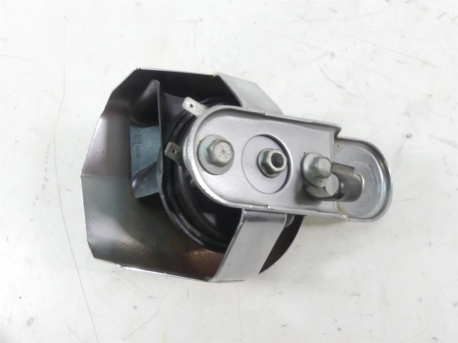 2014 Harley Touring FLHX Street Glide Horn + Chrome Cover 61300478A - Image 3