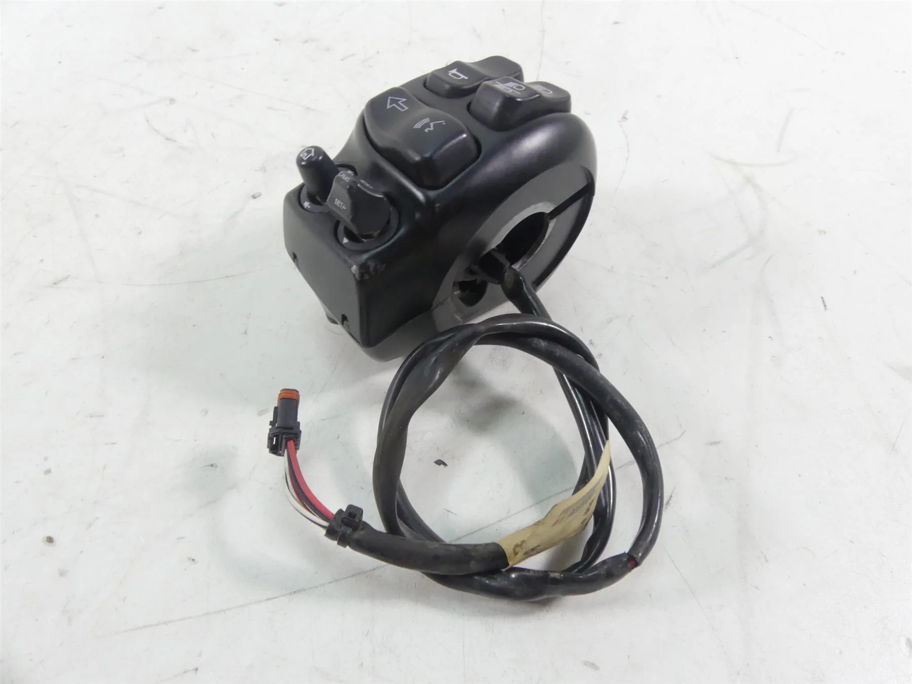 2014 Harley Touring FLHX Street Glide Left Hand Control Switch Cruise 71500128B - Image 4
