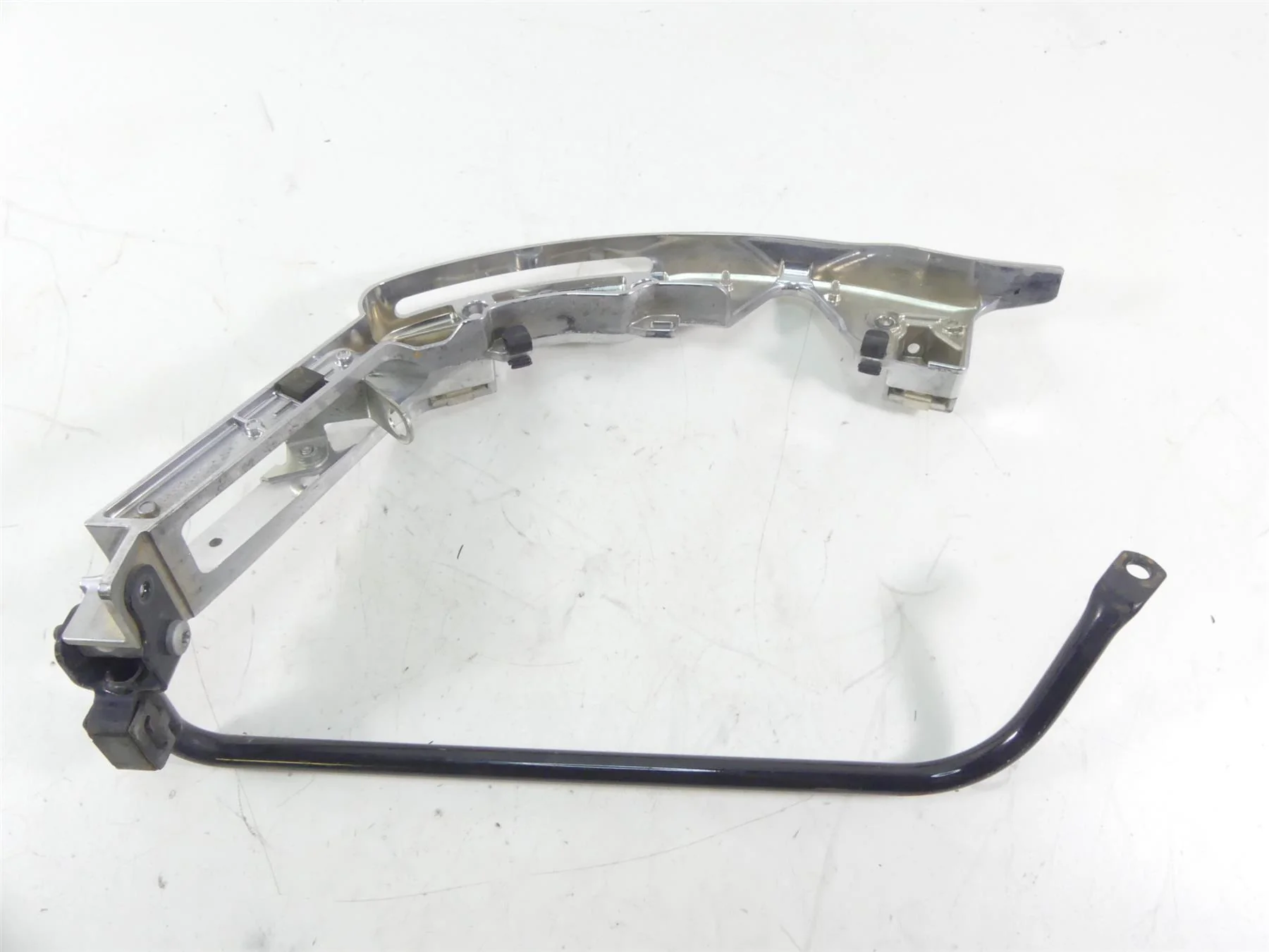 2014 Harley Touring FLHX Street Glide Left Rear Saddlebag Support Stay 90200503 - Image 3