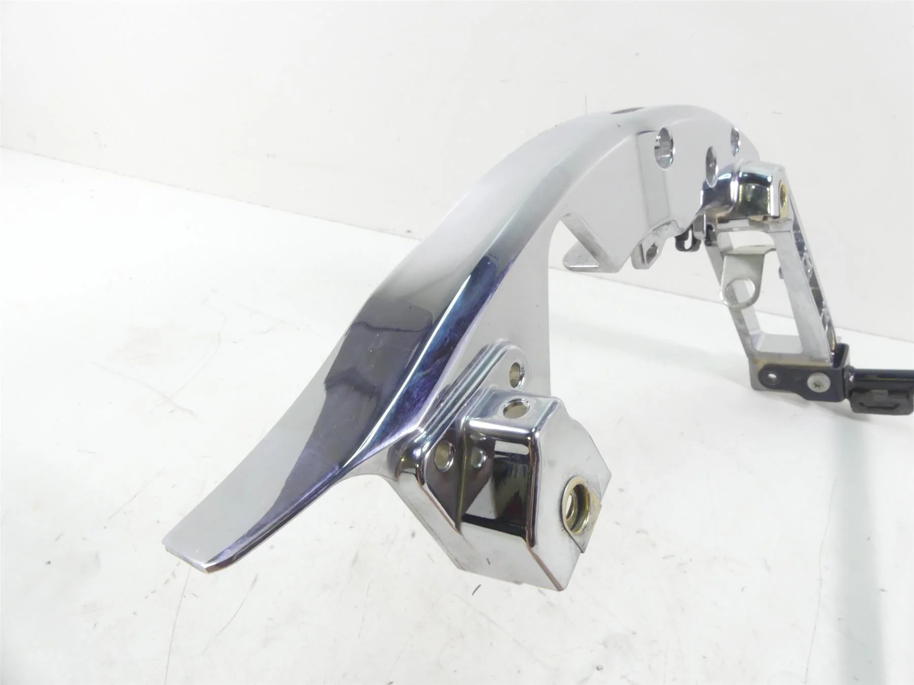 2014 Harley Touring FLHX Street Glide Left Rear Saddlebag Support Stay 90200503 - Image 4