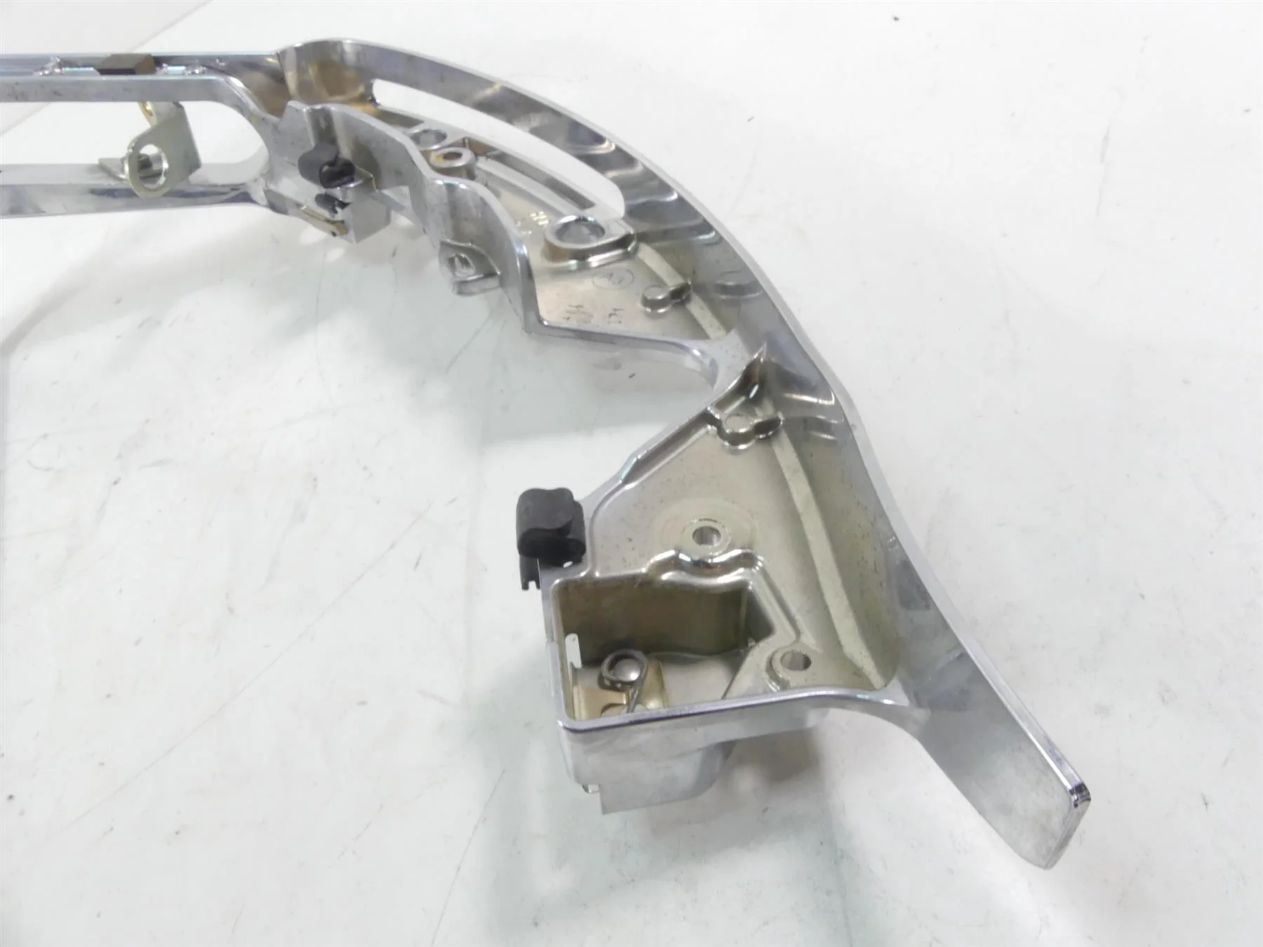 2014 Harley Touring FLHX Street Glide Left Rear Saddlebag Support Stay 90200503 - Image 5