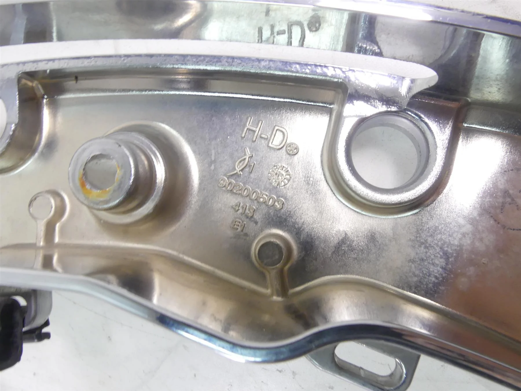 2014 Harley Touring FLHX Street Glide Left Rear Saddlebag Support Stay 90200503 - Image 6