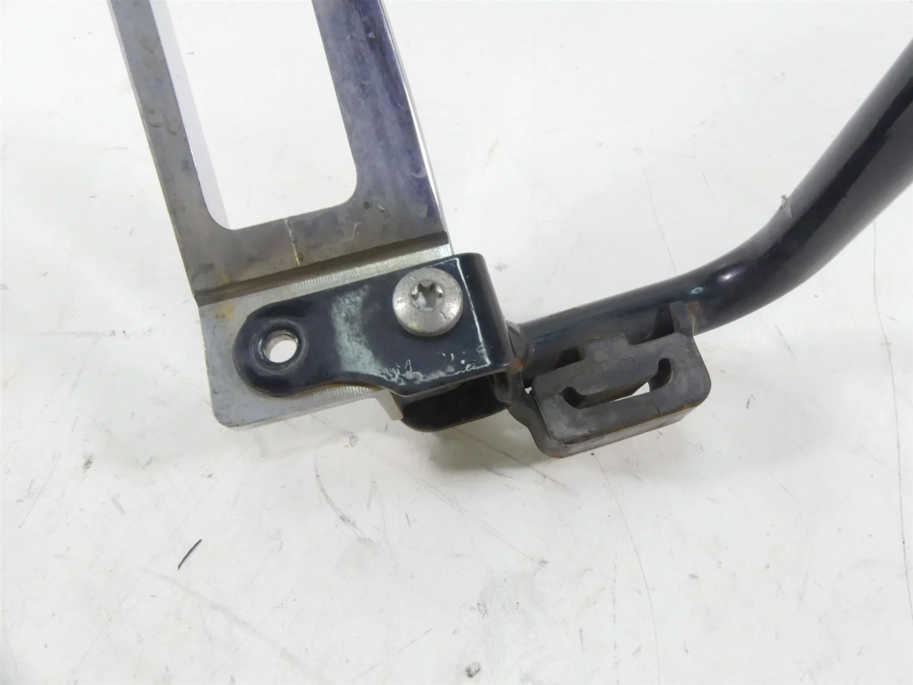 2014 Harley Touring FLHX Street Glide Left Rear Saddlebag Support Stay 90200503 - Image 7