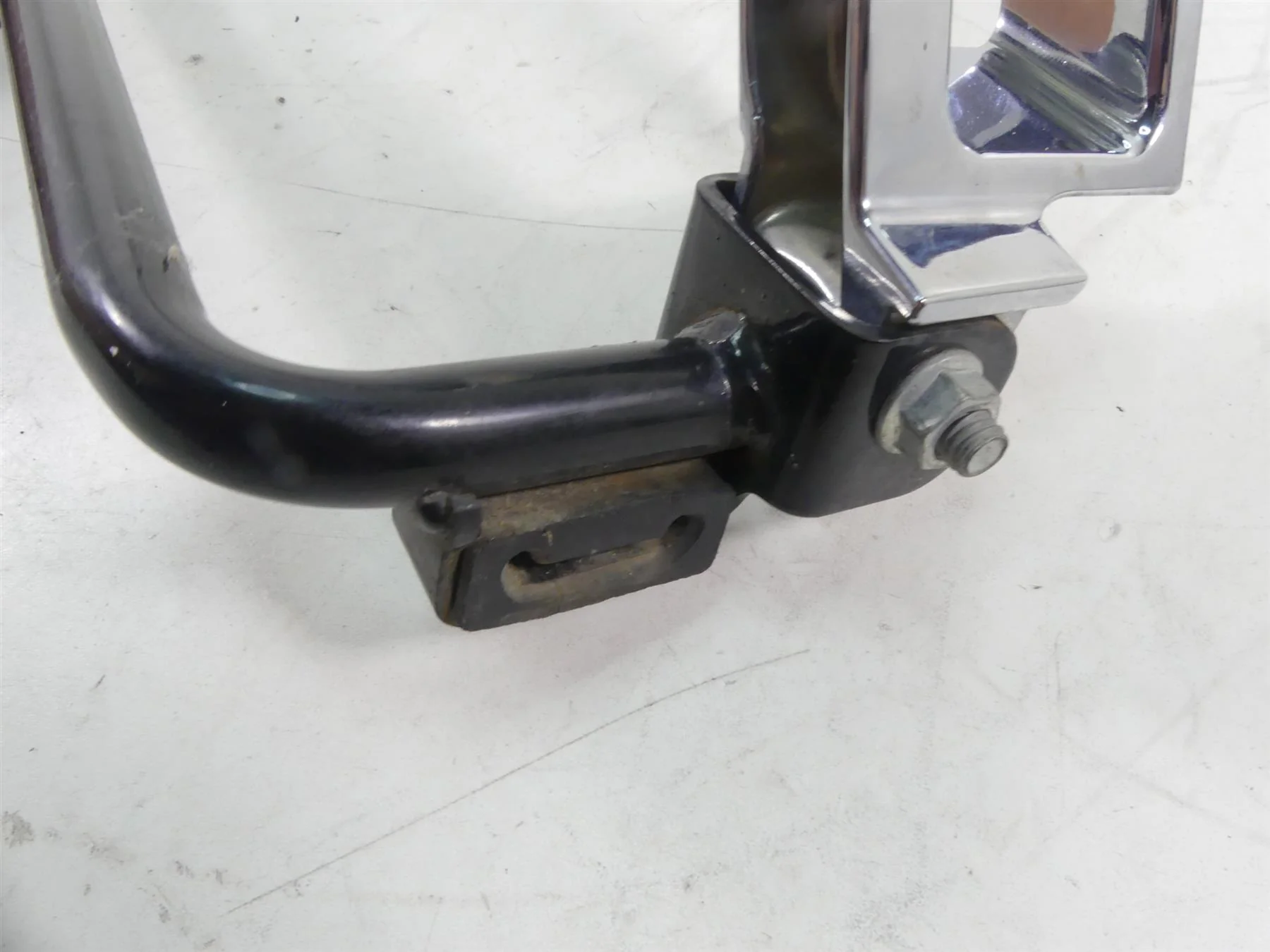 2014 Harley Touring FLHX Street Glide Left Rear Saddlebag Support Stay 90200503 - Image 8