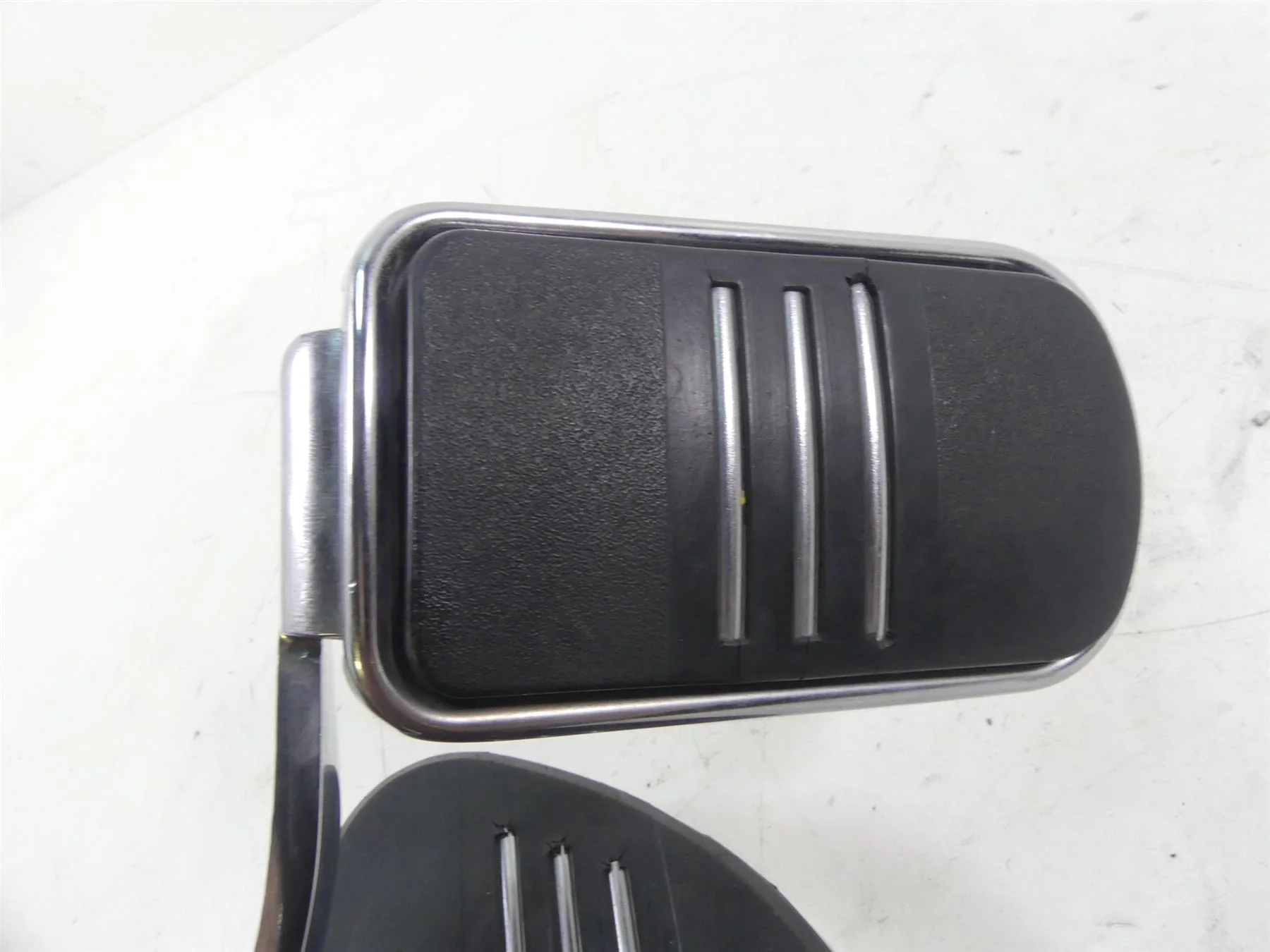 2014 Harley Touring FLHX Street Glide Right Floorboard Brake Pedal Set 50518-09 - Image 7