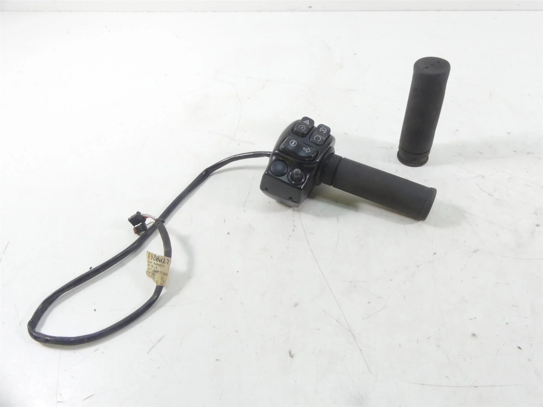 2014 Harley Touring FLHX Street Glide Right Hand Control Switch Set 71500129C
